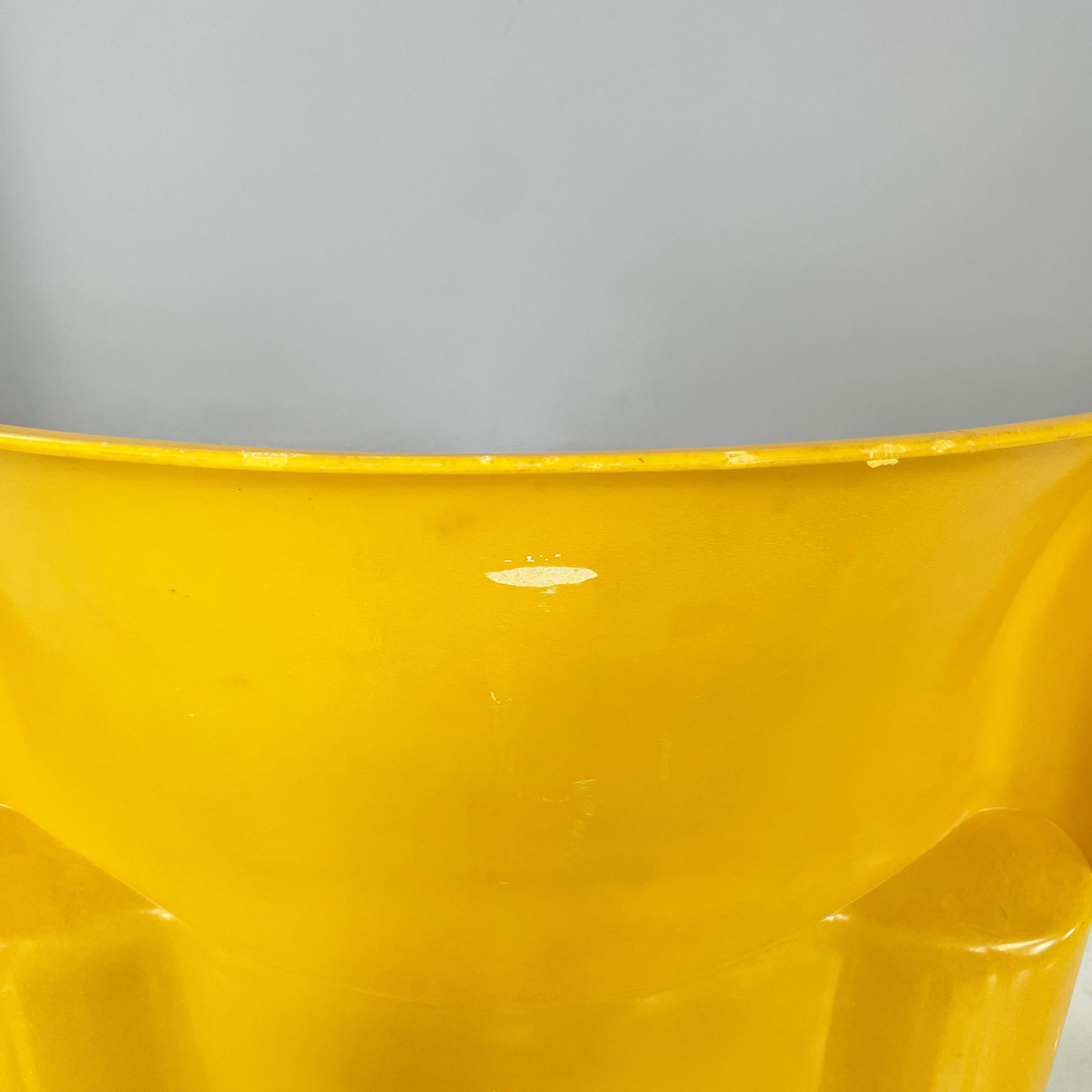 Italian modern Yellow plastic chairs 4875  by Carlo Bartoli for Kartell, 1970s For Sale 9