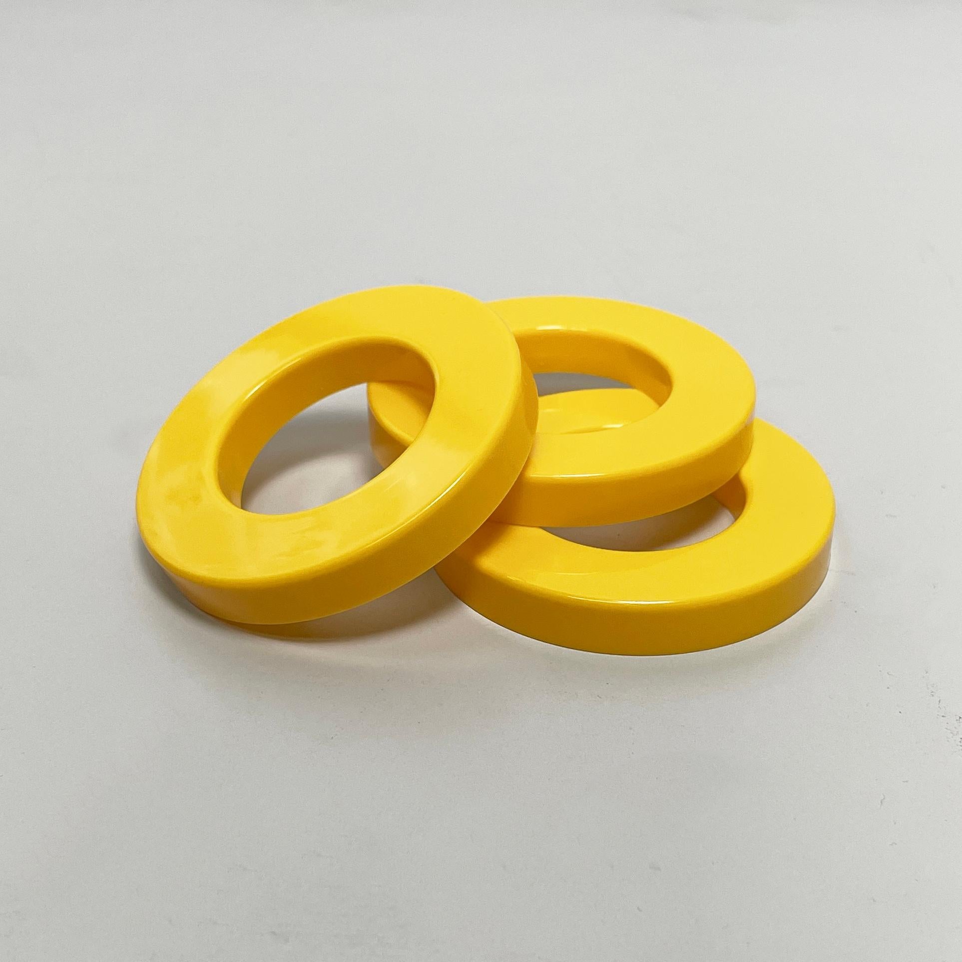 Italian modern yellow rings for the perpetual wall calendar by Ring A Date, 2020s
Set of 3 round rings for the perpetual wall calendar by Ring A Date, in bright yellow plastic. The ring has the function of marking the day, number and month on the