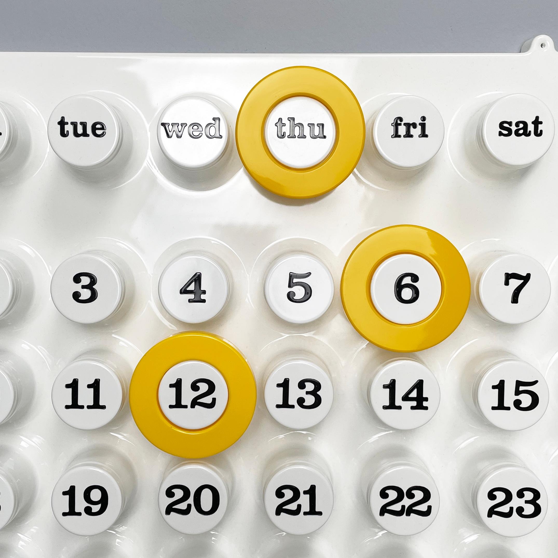 Italian modern yellow rings for the perpetual wall calendar by Ring A Date, 2020 In Good Condition For Sale In MIlano, IT
