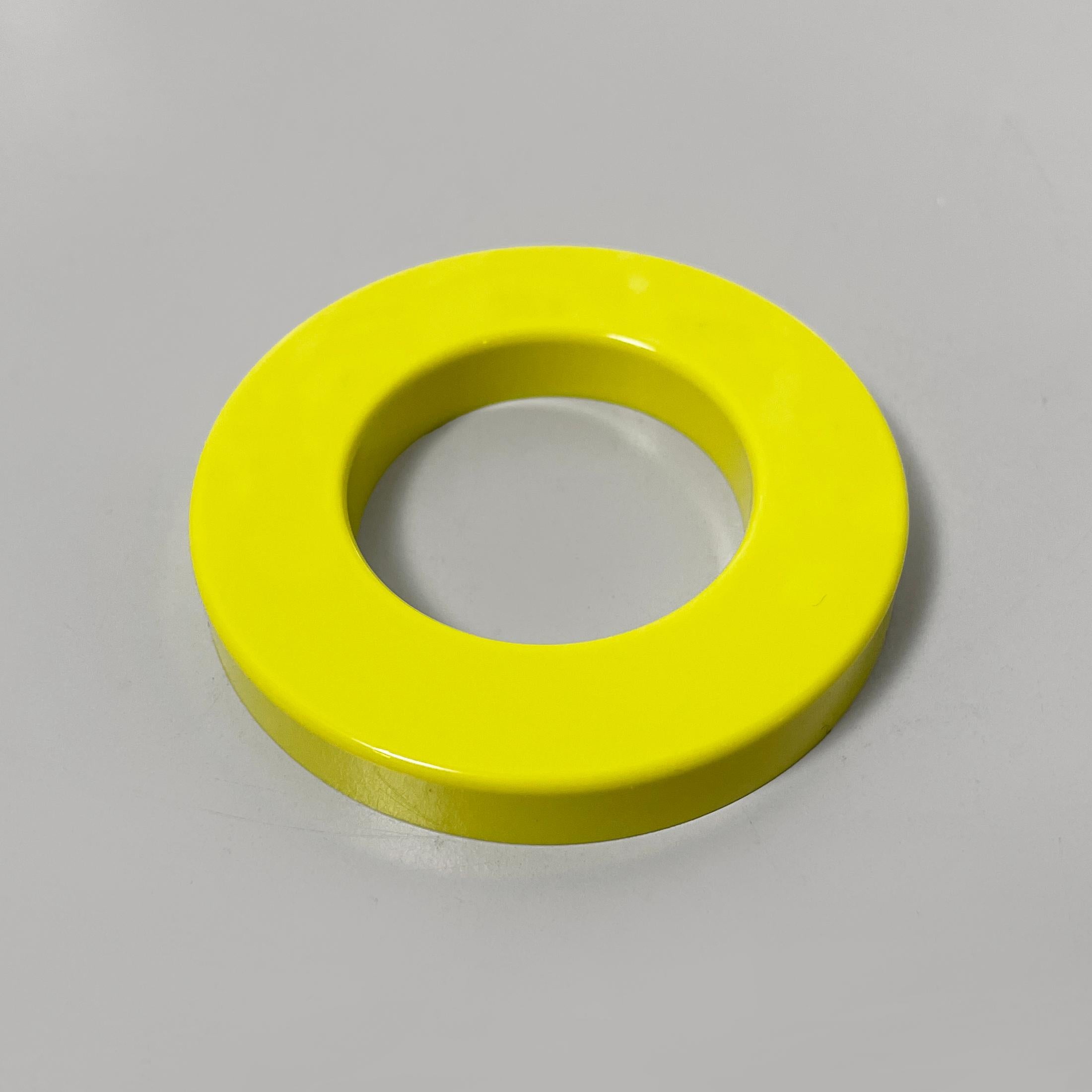 Italian modern yellow rings for perpetual wall calendar by Ring A Date 2020 In Good Condition For Sale In MIlano, IT