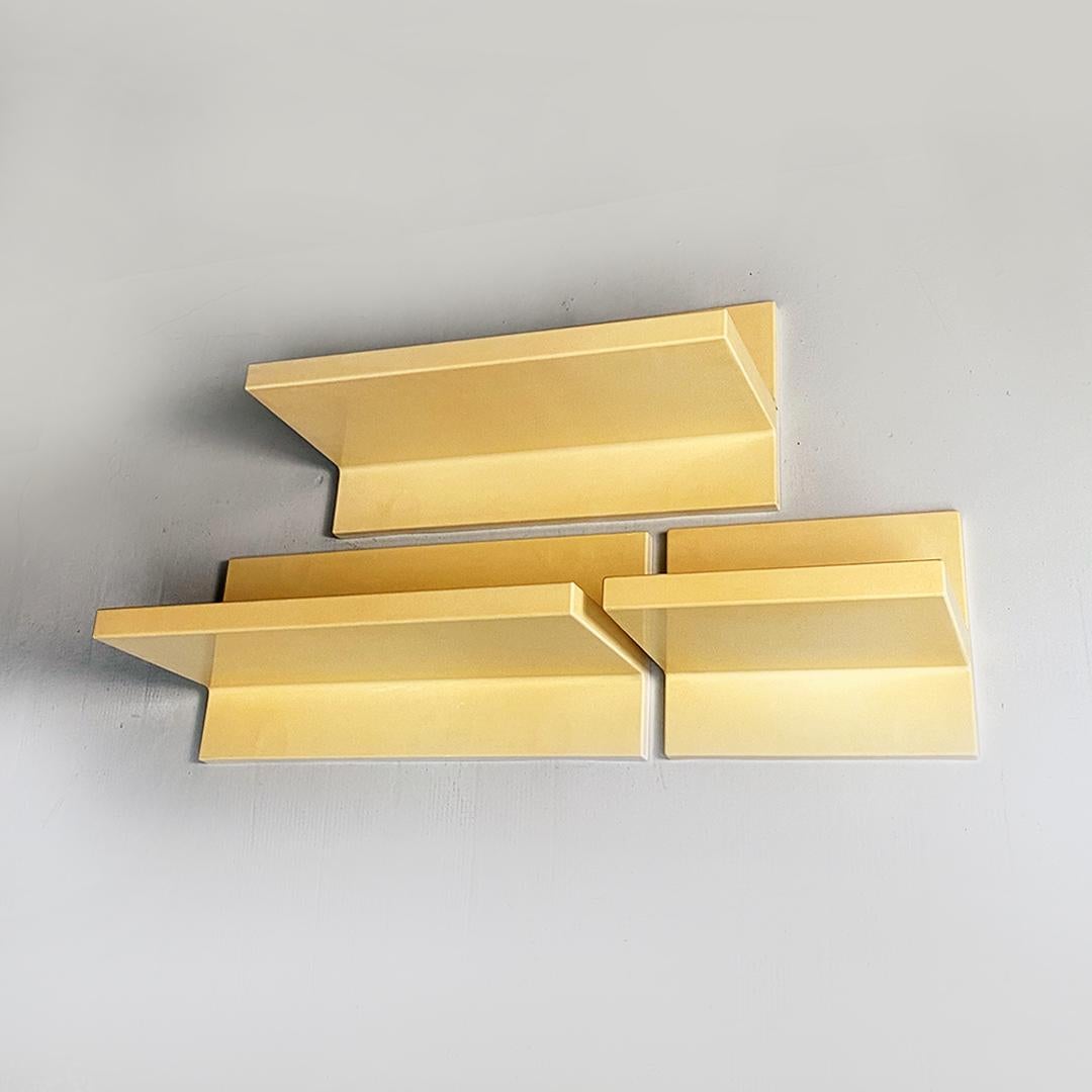 Italian modern yellowed plastic wall shelves by Marcello Siard for Kartell 1970s In Good Condition In MIlano, IT