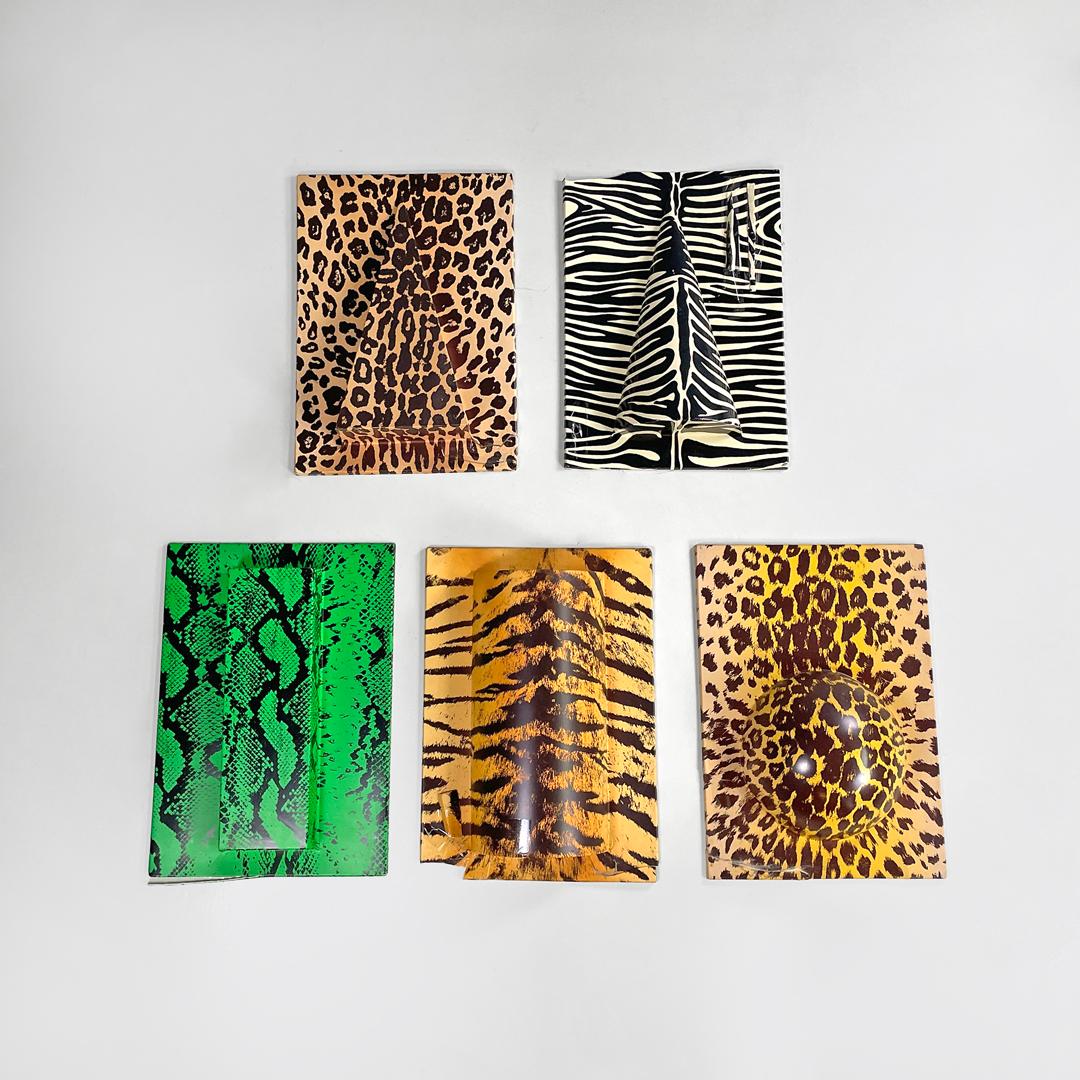 Italian modern Zoo Geometrico wall decorations by Claudio Parmiggiani, 1970s
Rectangular wall decorations mod. Zoo Geometrico in methacrylate with silk-screen pattern. The composition is made up of five modules, each with a different pattern, color