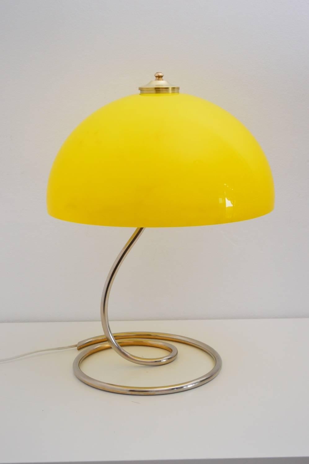 Mid-Century Modern Italian Modernist Acrylic and Brass Desk Lamp, 1970s