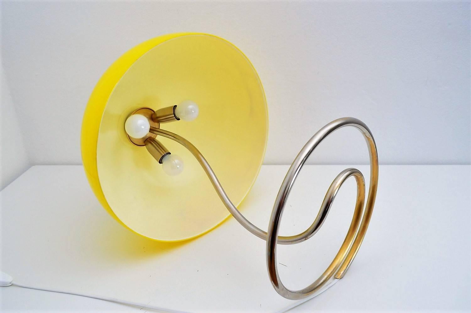 Late 20th Century Italian Modernist Acrylic and Brass Desk Lamp, 1970s