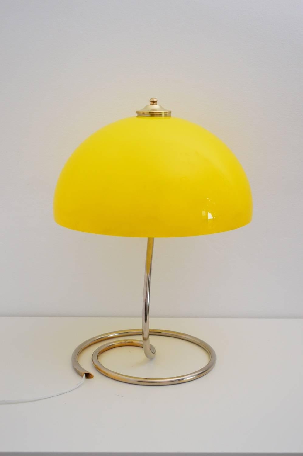 Italian Modernist Acrylic and Brass Desk Lamp, 1970s 1