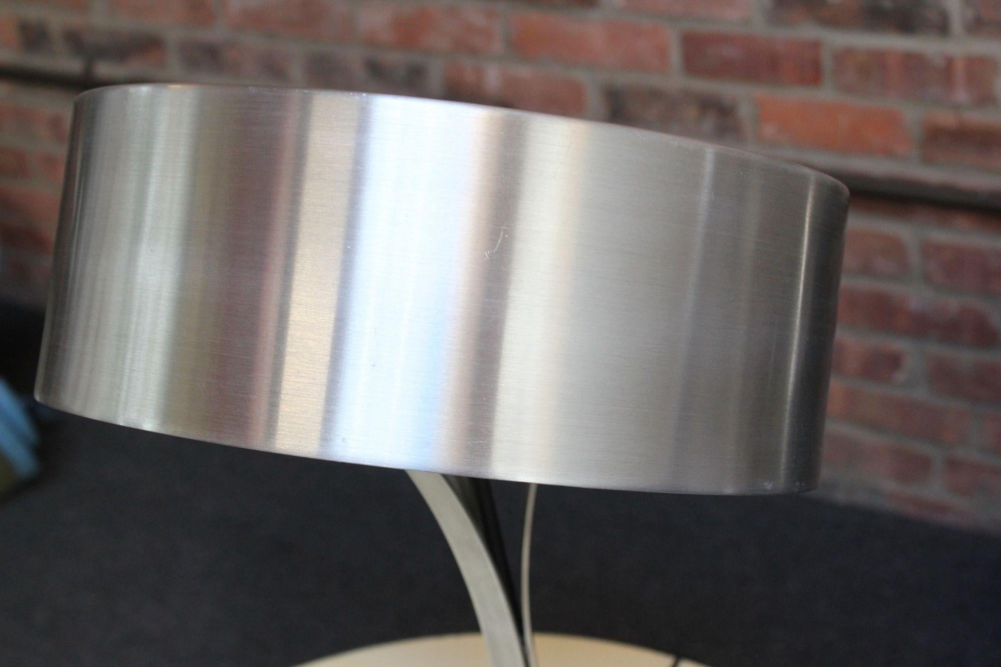 Metallo Lampada da tavolo regolabile in alluminio modernista di Oscar Torlasco per Lumi in vendita