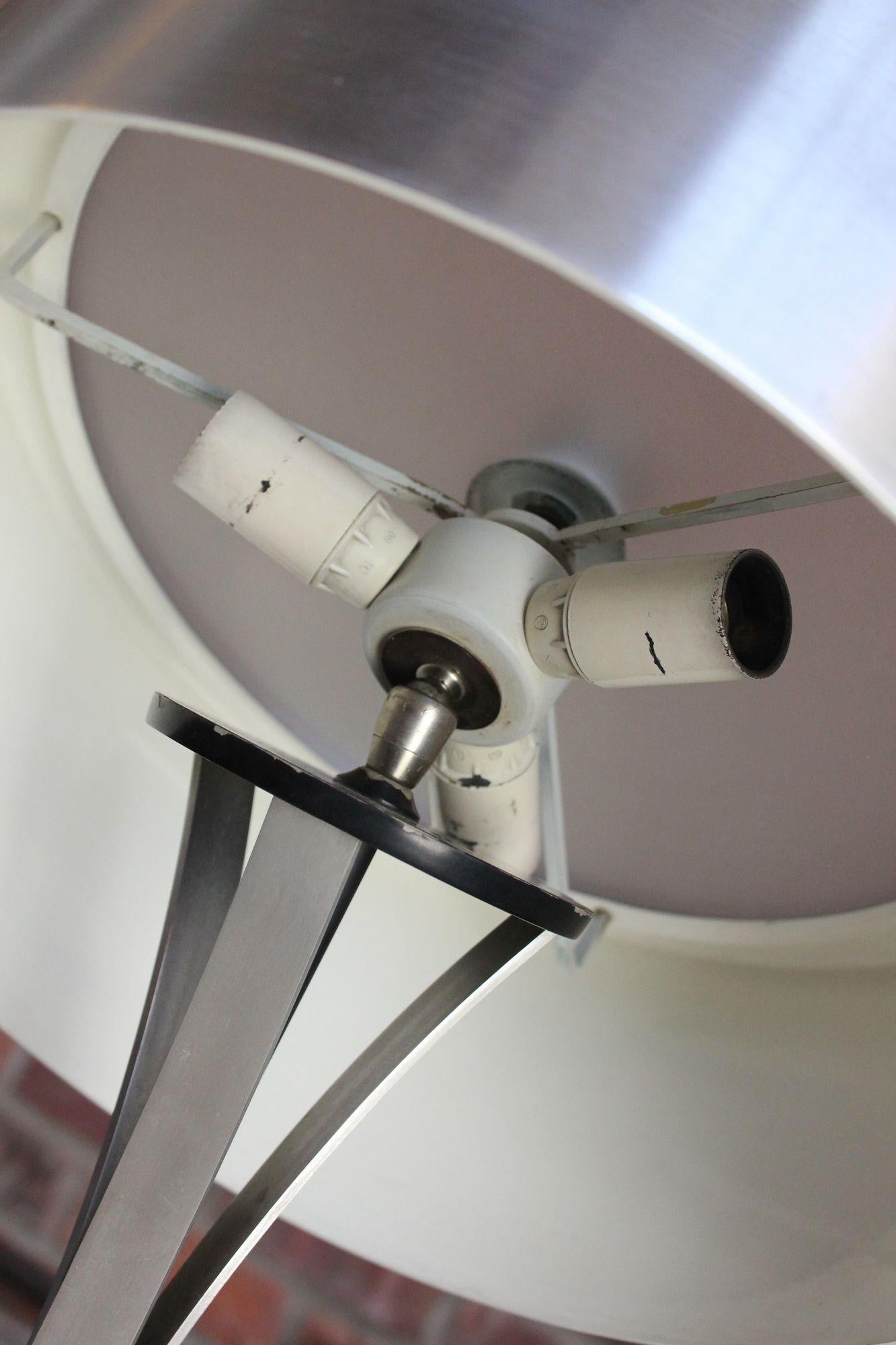 Lampada da tavolo regolabile in alluminio modernista di Oscar Torlasco per Lumi in vendita 8