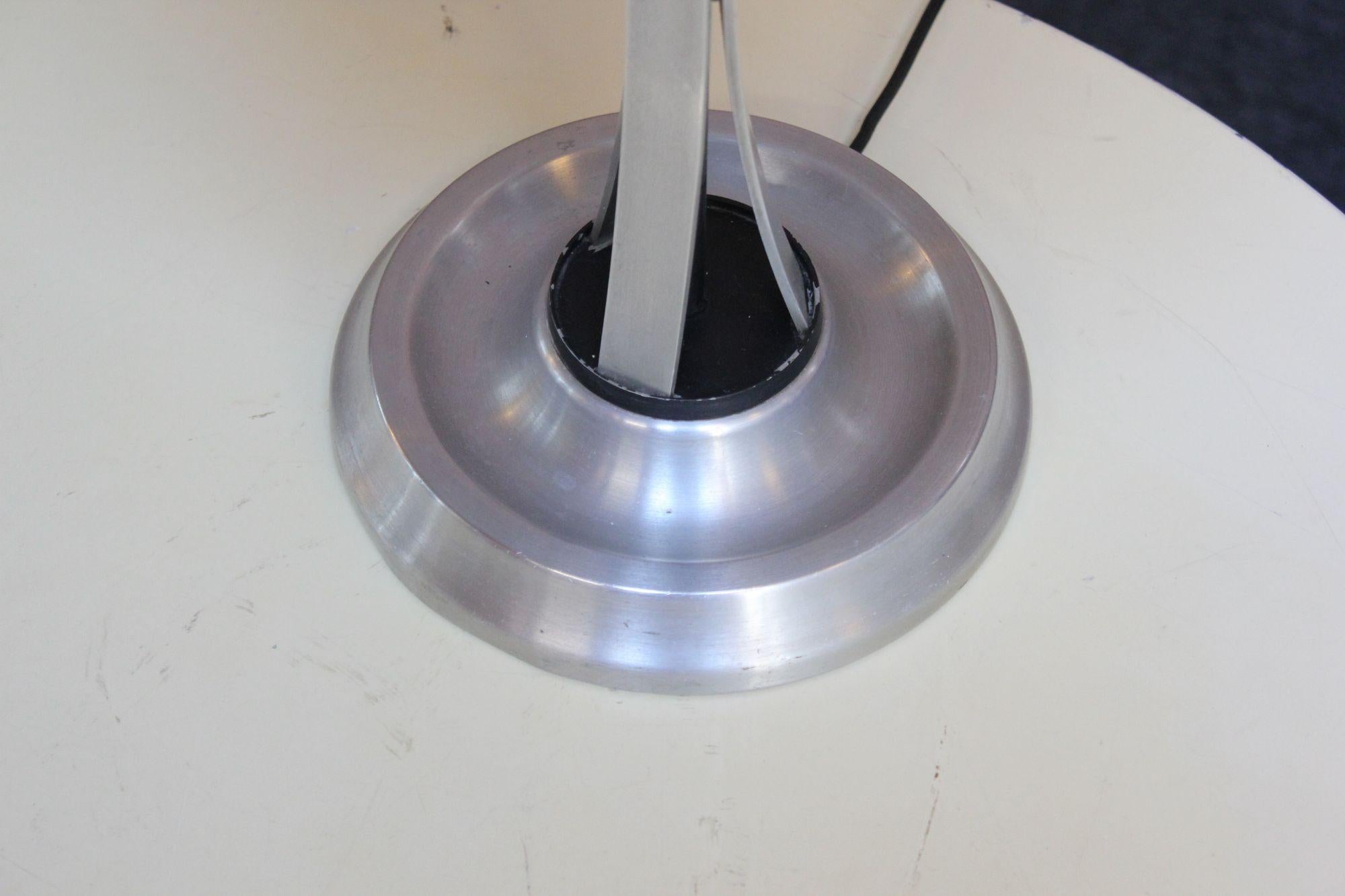 Italian Modernist Adjustable Aluminum Table Lamp by Oscar Torlasco for Lumi For Sale 12