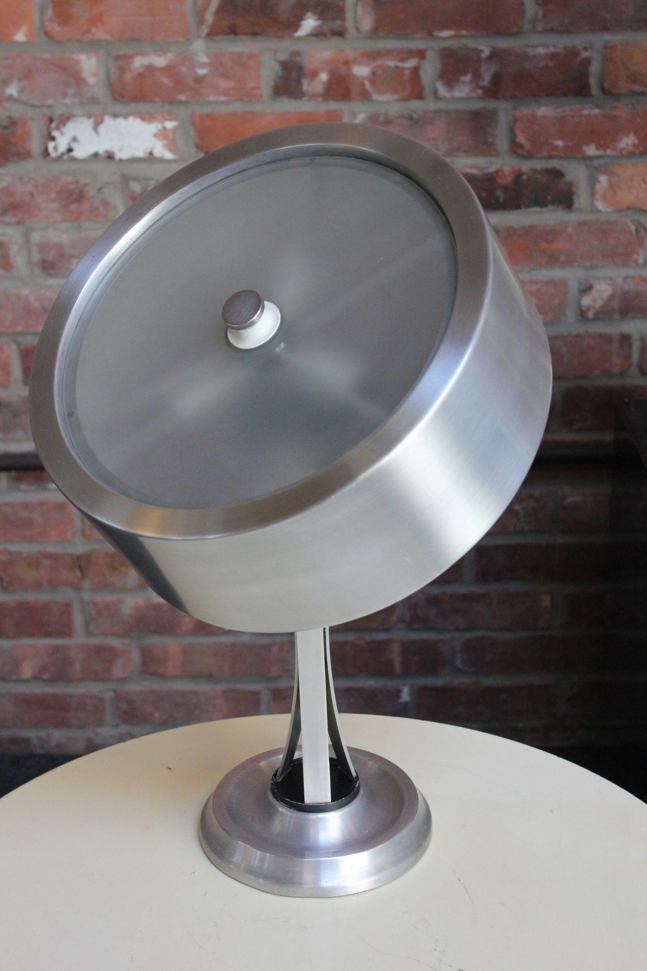 Polished Italian Modernist Adjustable Aluminum Table Lamp by Oscar Torlasco for Lumi For Sale