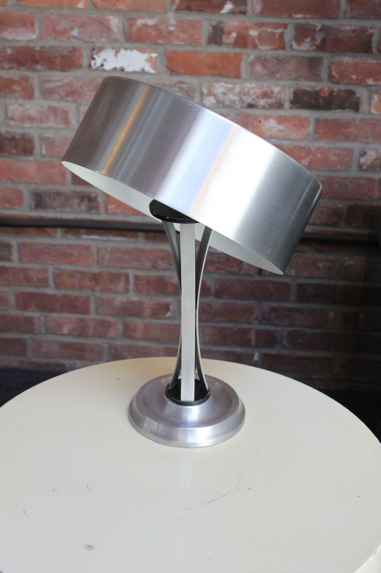 Italian Modernist Adjustable Aluminum Table Lamp by Oscar Torlasco for Lumi In Good Condition For Sale In Brooklyn, NY