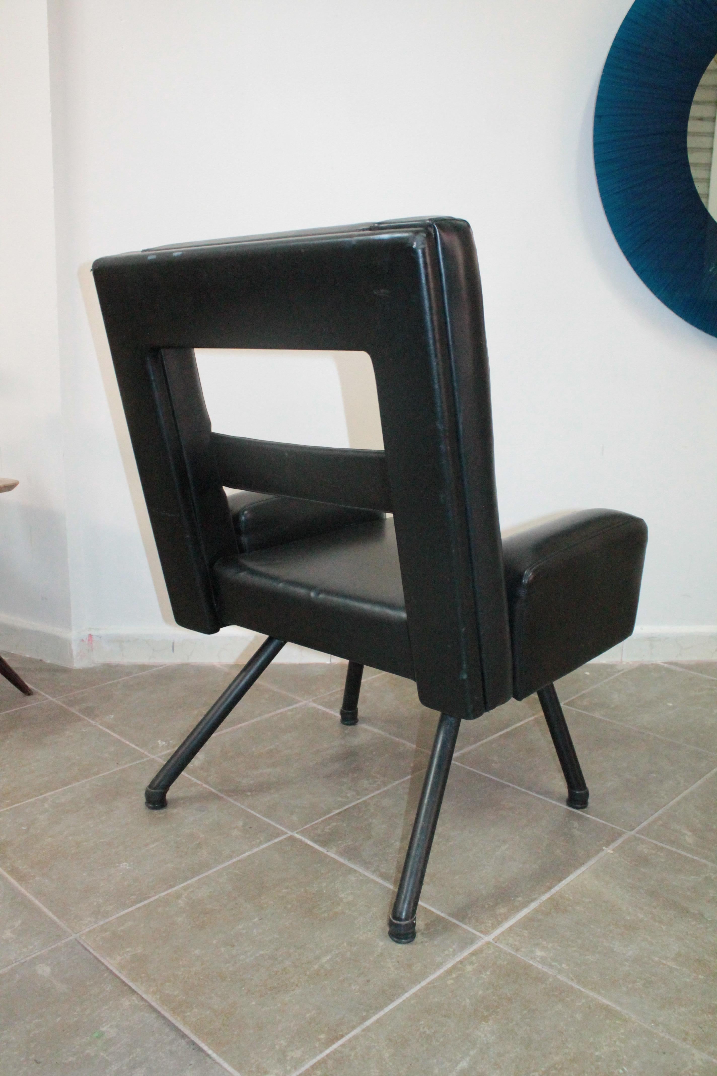 Mid-Century Modern Italian Modernist Armchair 1970s Skai Arflex Age For Sale