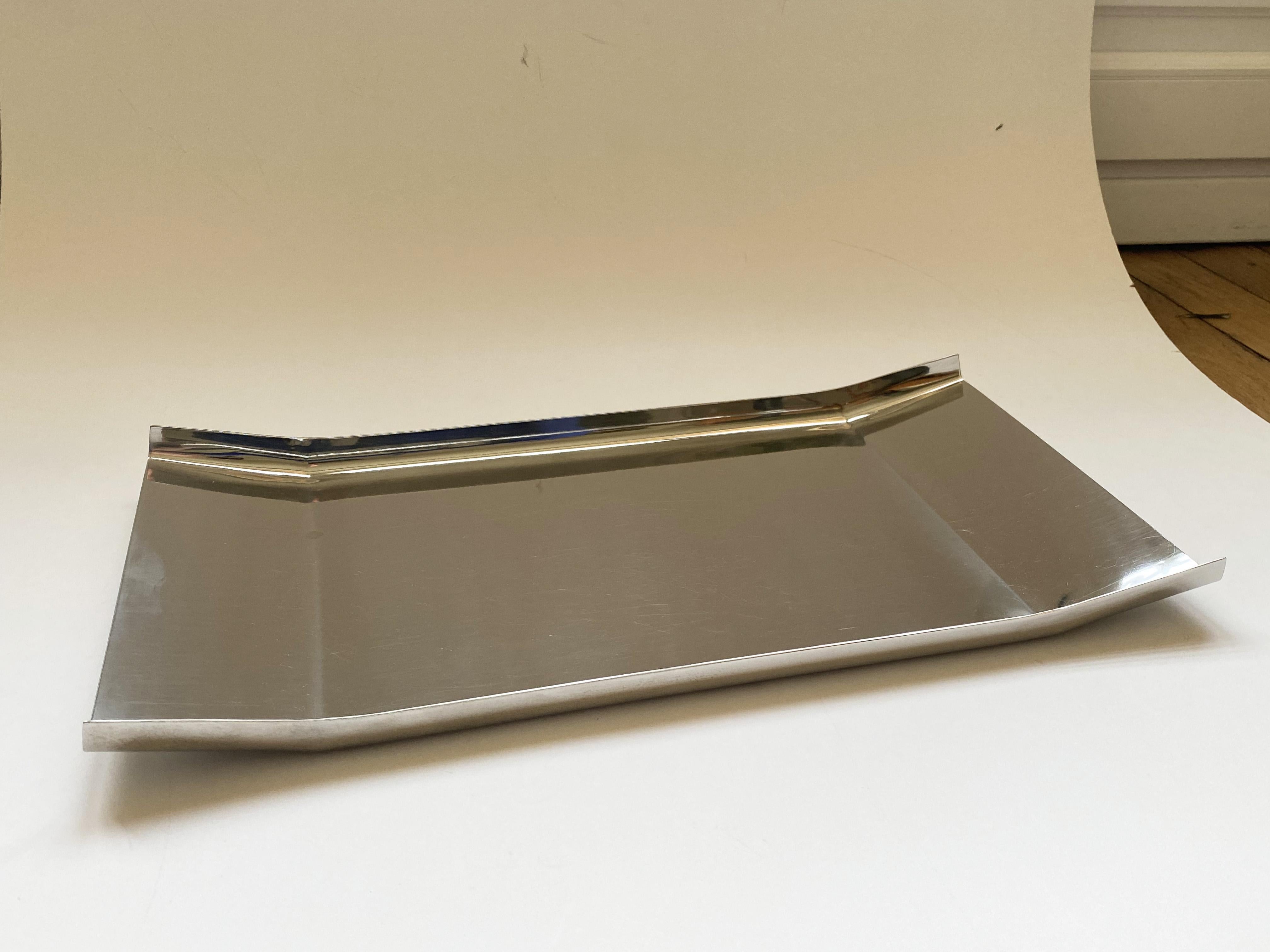 Italian Modernist Arran Tray in Stainless Steel by Enzo Mari for Danese Milano.
Good condition, some scratches.
