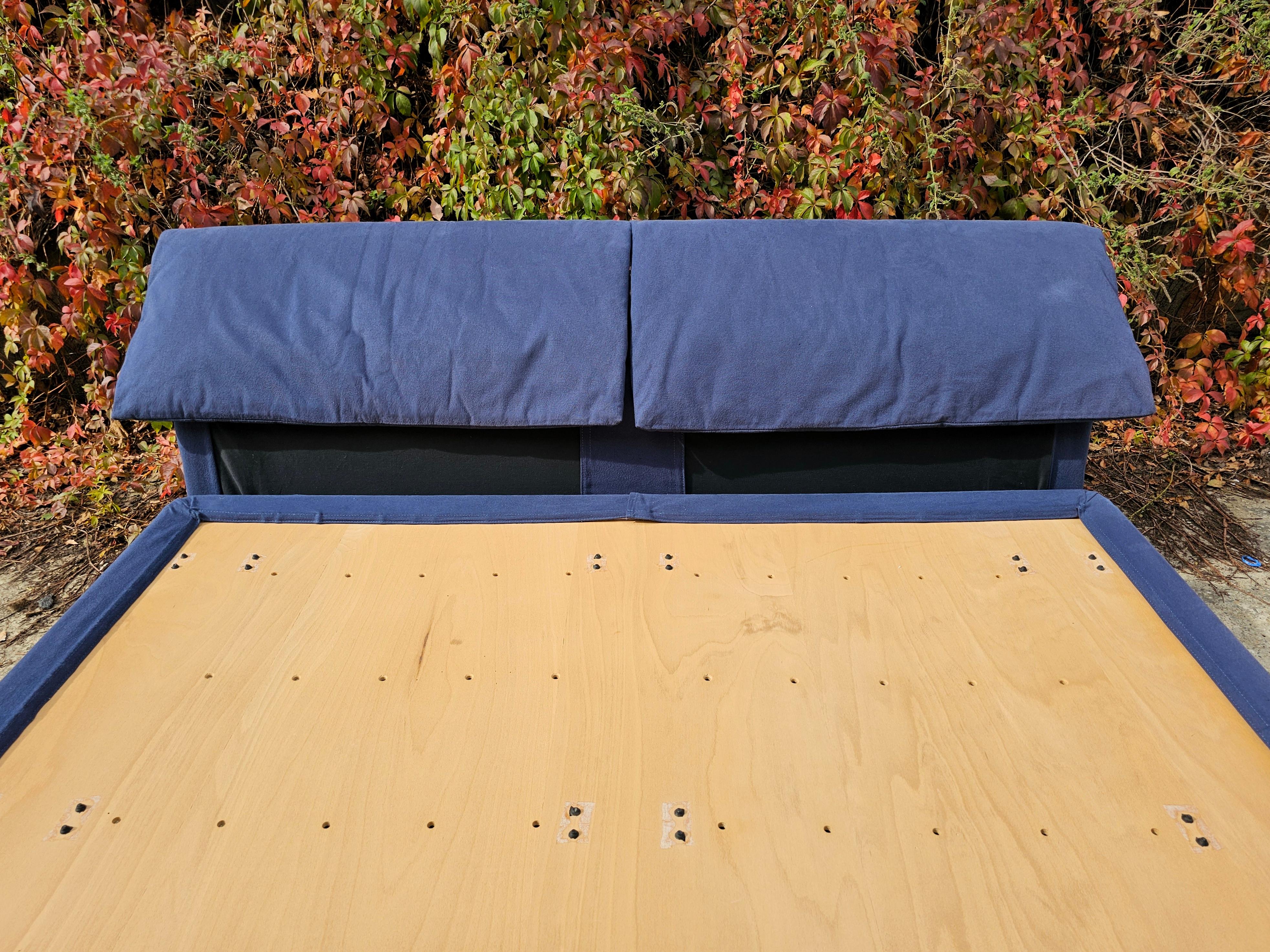 Letto italiano modernista 