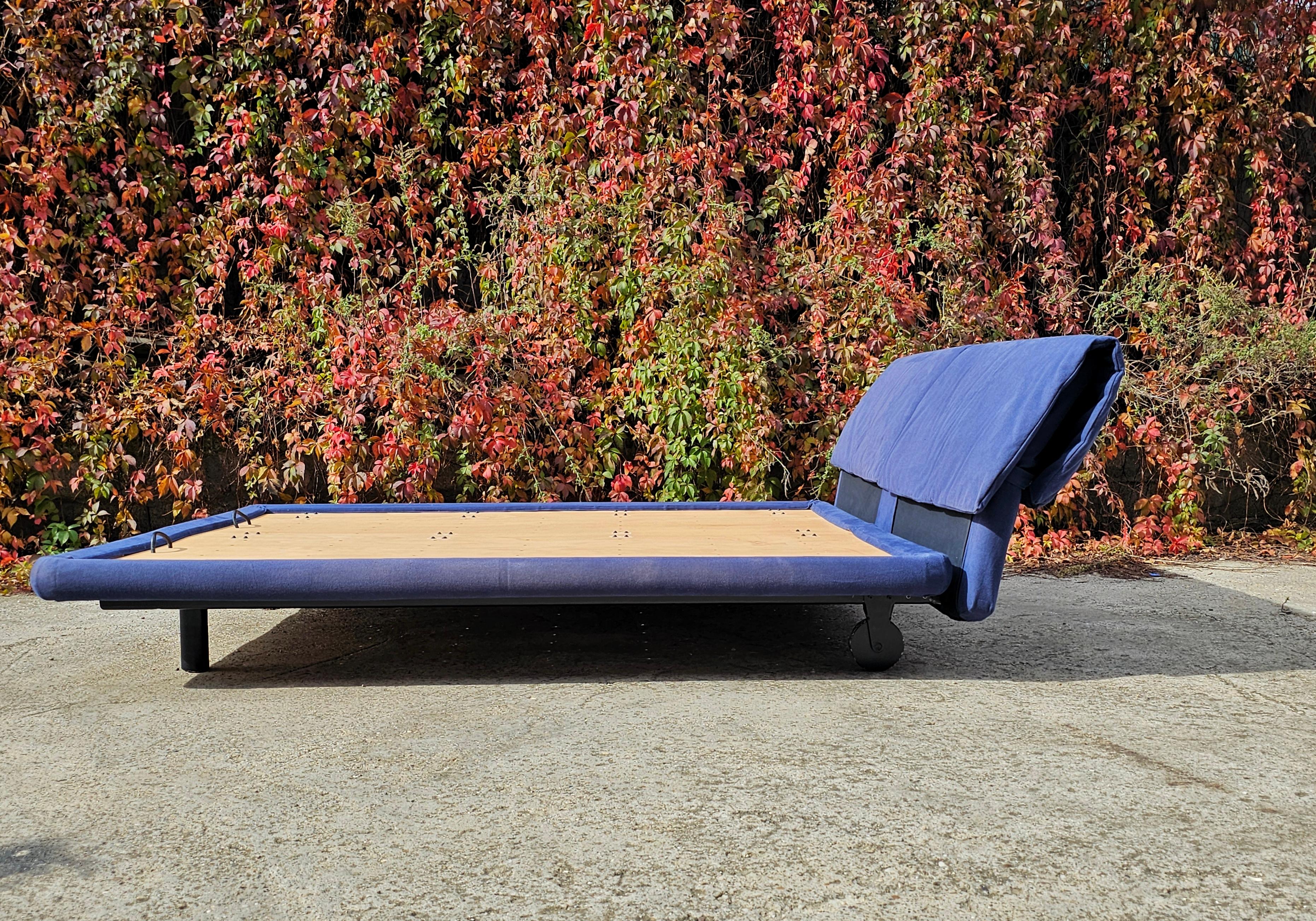 Letto italiano modernista 