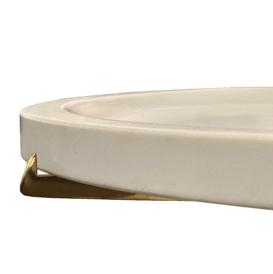 Italian Modernist Brass and Marble Top End Table siglo XX en venta