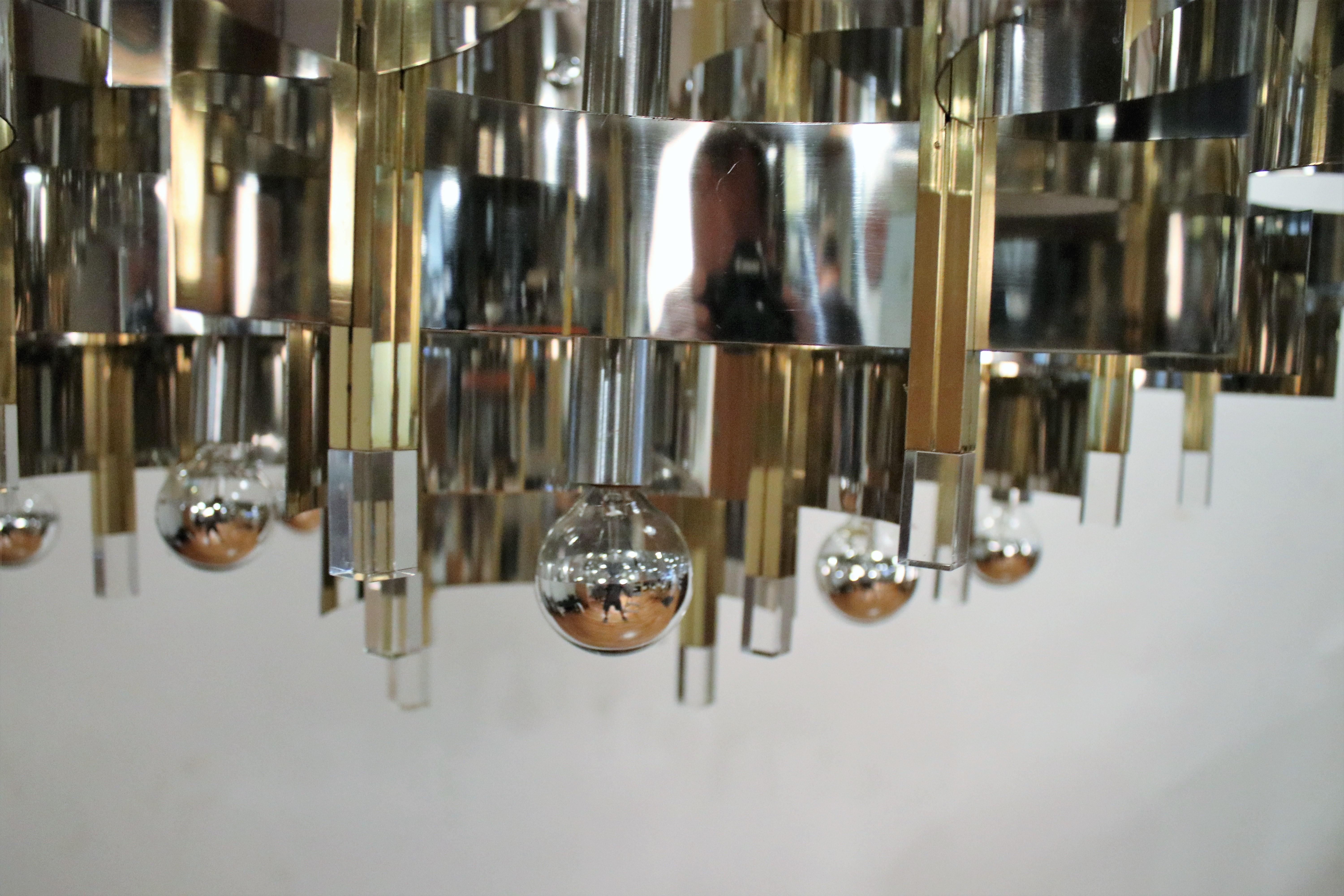 Italian Modernist Brass Chrome and Lucite Chandelier by Sciolari In Good Condition In Chicago, IL