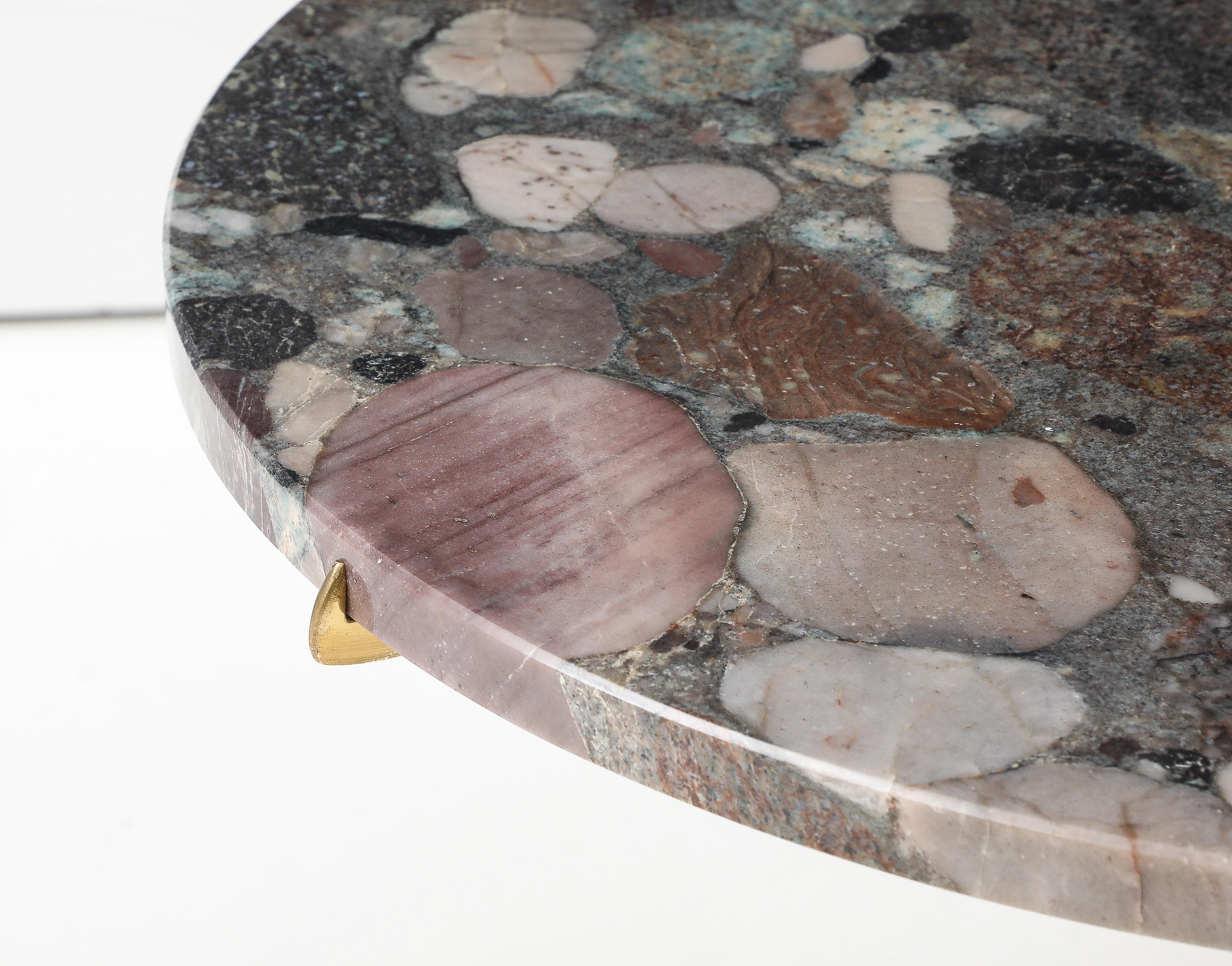 Italienischer modernistischer Beistelltisch aus Messing und Granit im Angebot 5