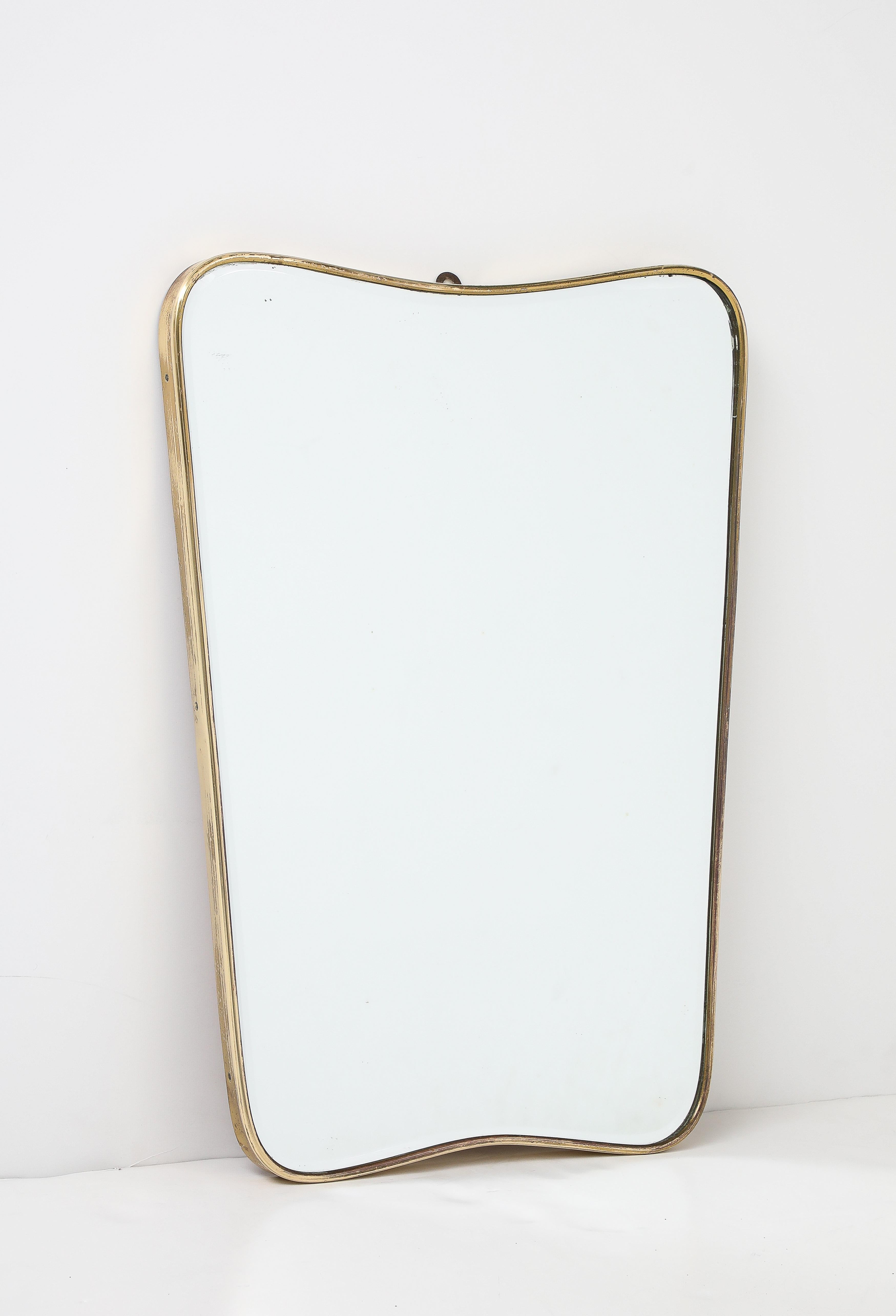 Milieu du XXe siècle Miroir mural moderniste italien en forme de laiton, vers 1950 en vente