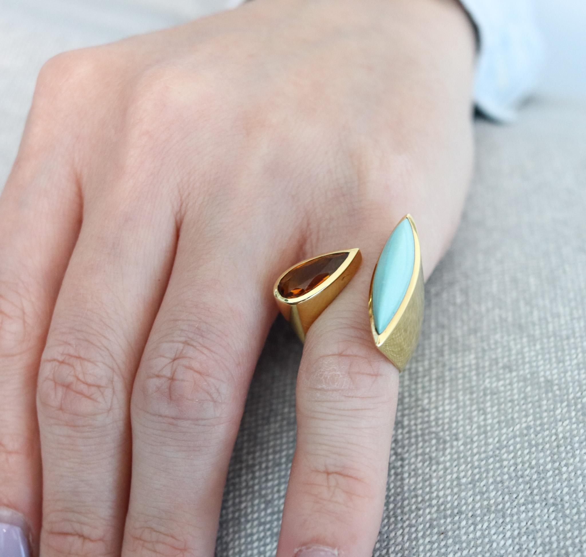 Italian Modernist Bypass Ring In 18Kt Yellow Gold 8.14 Ctw Turquoise And Citrine For Sale 4