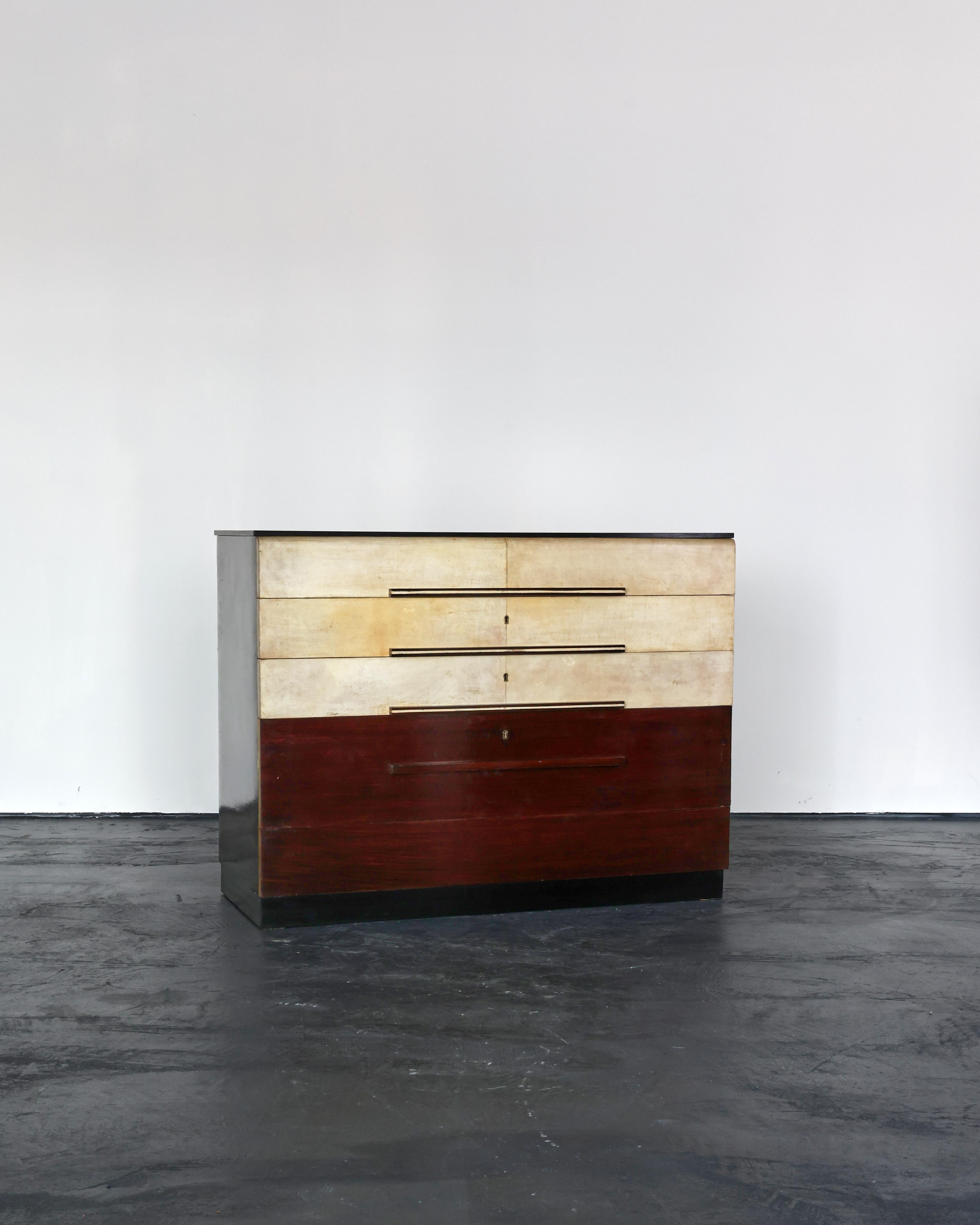Italian Modernist C.1940s Vellum Chest of Drawers In Good Condition For Sale In London, GB