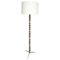 Lampada da terra in ceramica modernista italiana con base a treppiede in ottone
