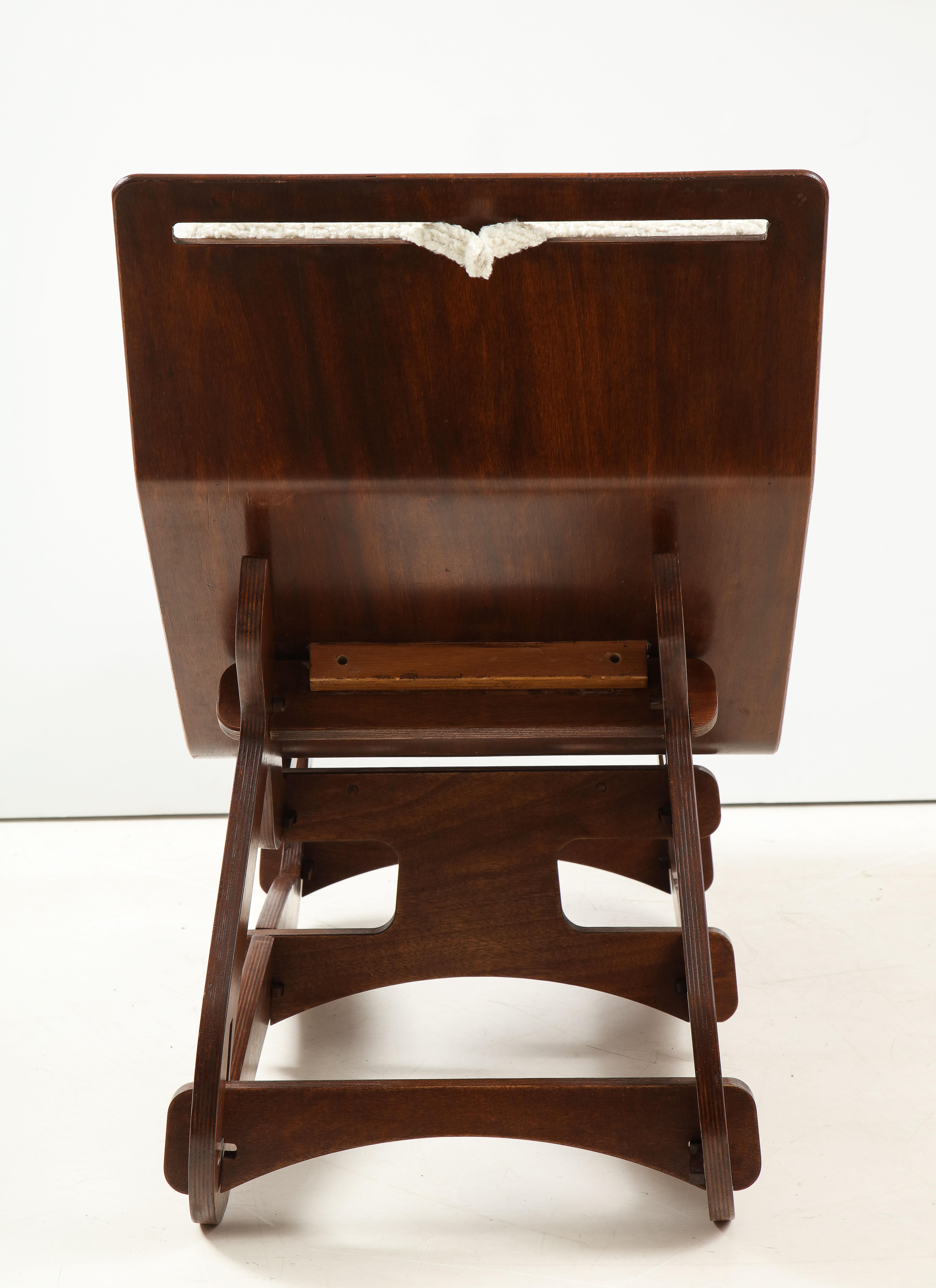 European Modernist Walnut Chaise Longue, circa 1950 For Sale 4