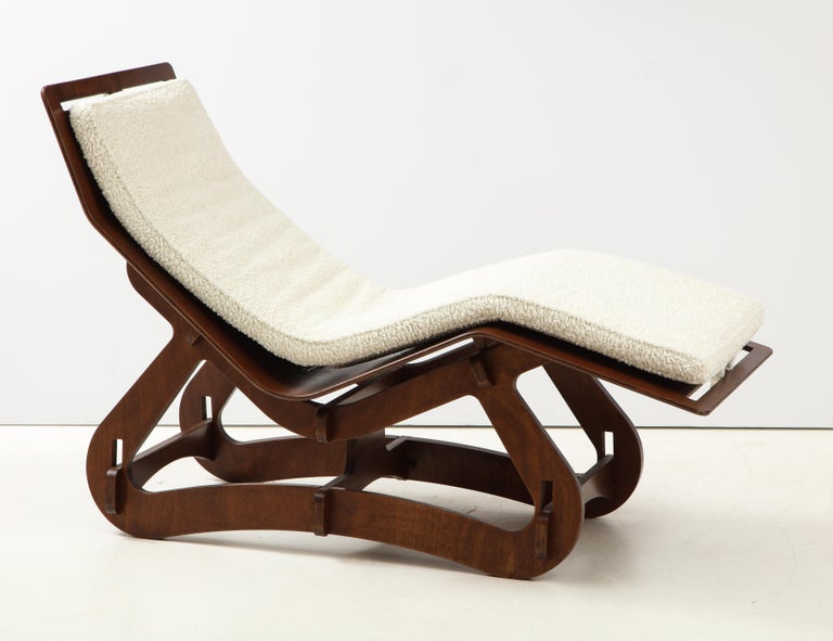 Modernist Chaise Longue For Sale at 1stDibs
