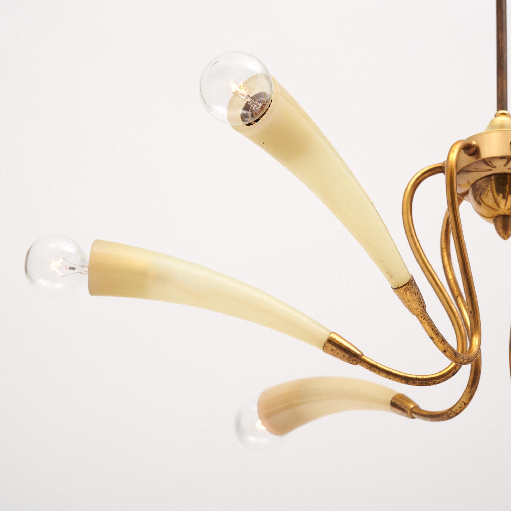 Italian Modernist Chandelier (Moderne der Mitte des Jahrhunderts) im Angebot