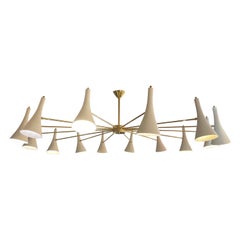Italienischer modernistischer Kronleuchter der italienischen Moderne aus Messing mit 14 Armen, um 1970