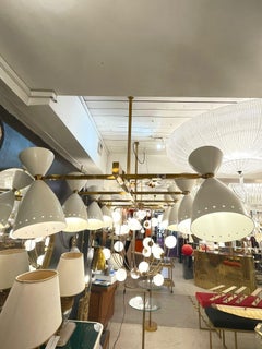 Lustre moderniste italien en laiton avec abat-jours ivoire