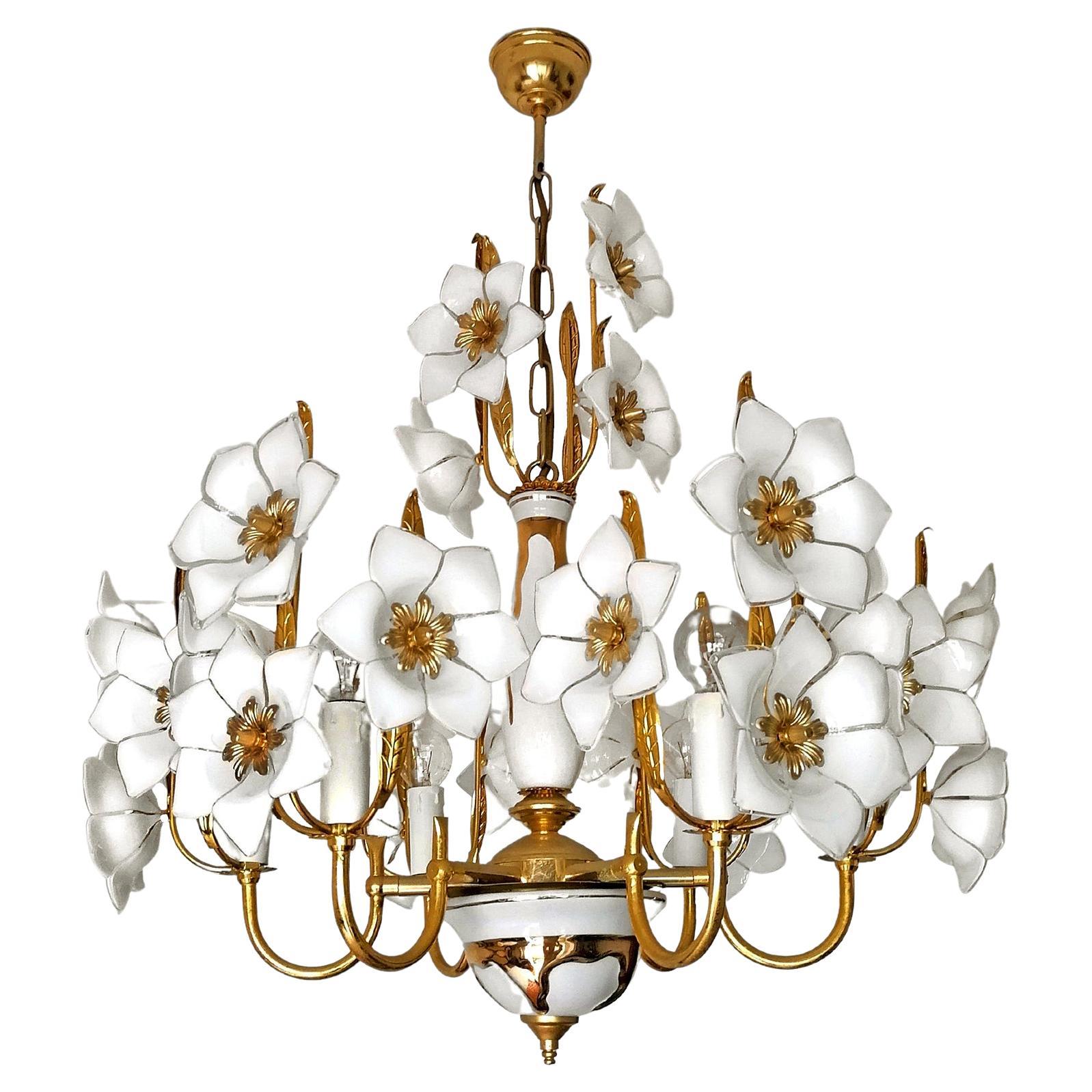 Lampadario modernista italiano in vetro di Murano, fiori e ottone dorato e porcellana