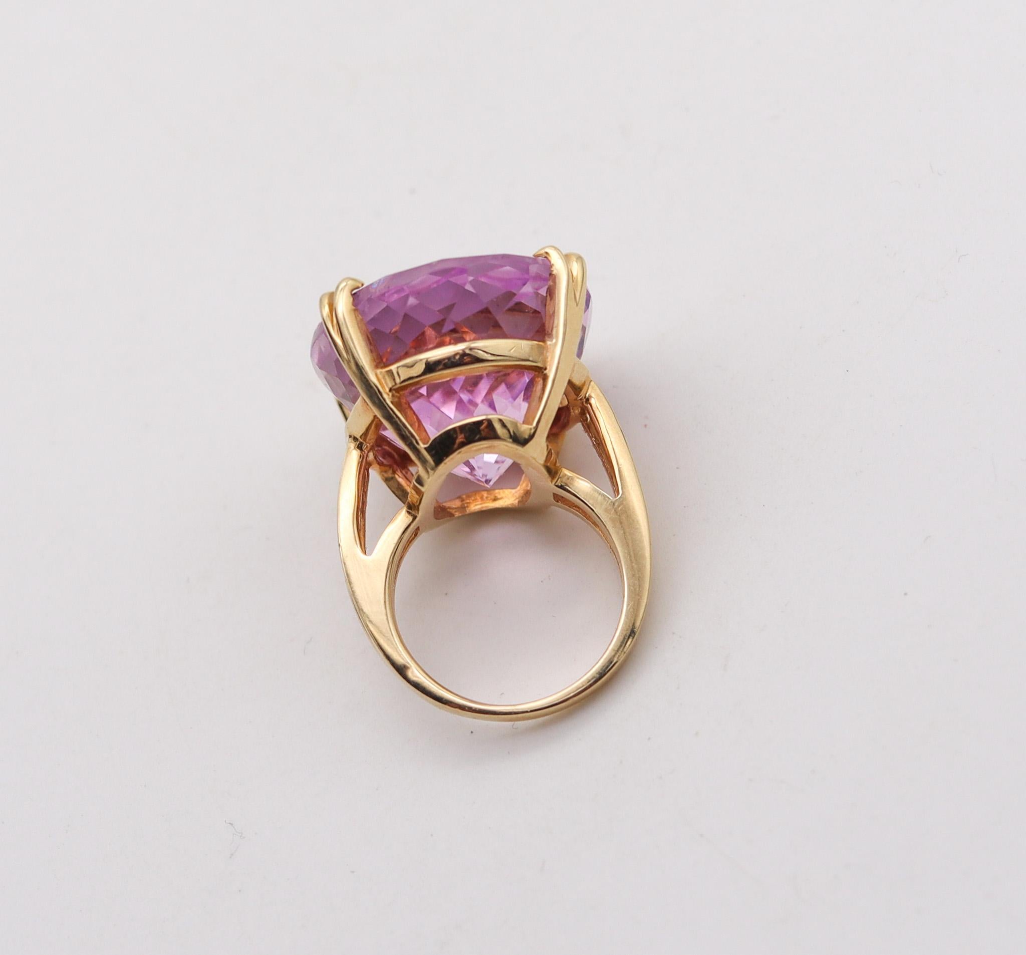 Italian Modernist Cocktail Ring In Solid 14Kt Yellow Gold With 52.08 Cts Kunzite In Excellent Condition For Sale In Miami, FL