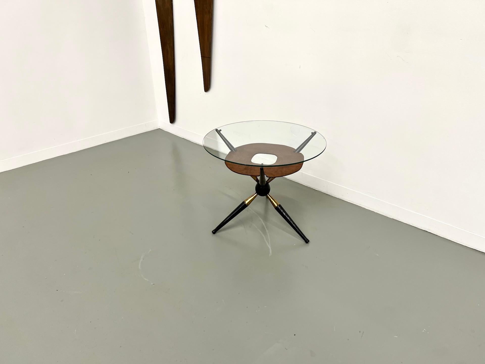 Italian modernist coffee table, 1950s. For Sale 6