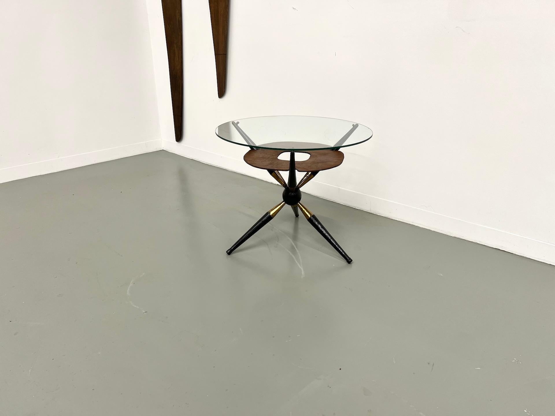 Italian modernist coffee table, 1950s. For Sale 7