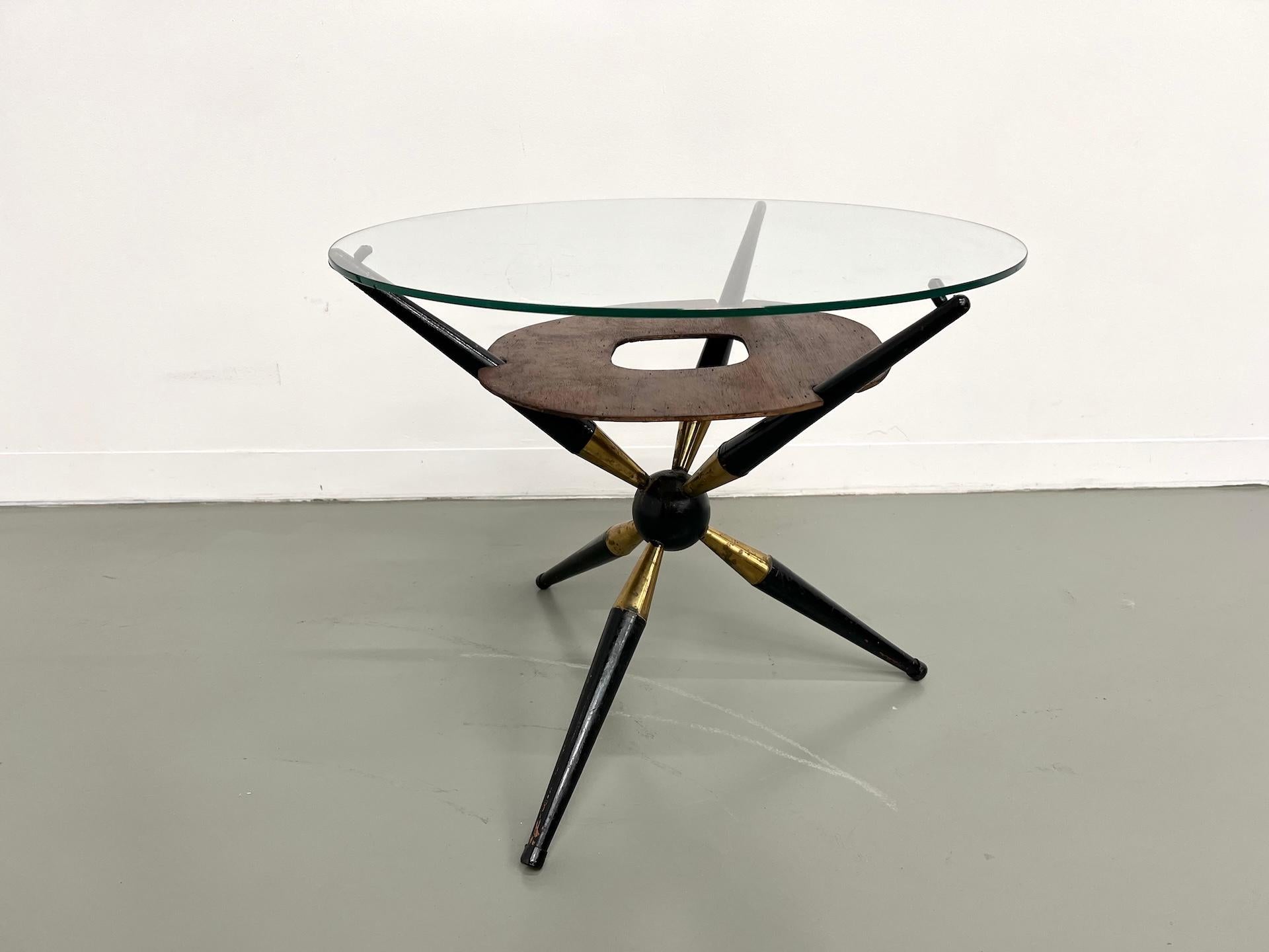 Mid-Century Modern Italian modernist coffee table, 1950s. For Sale