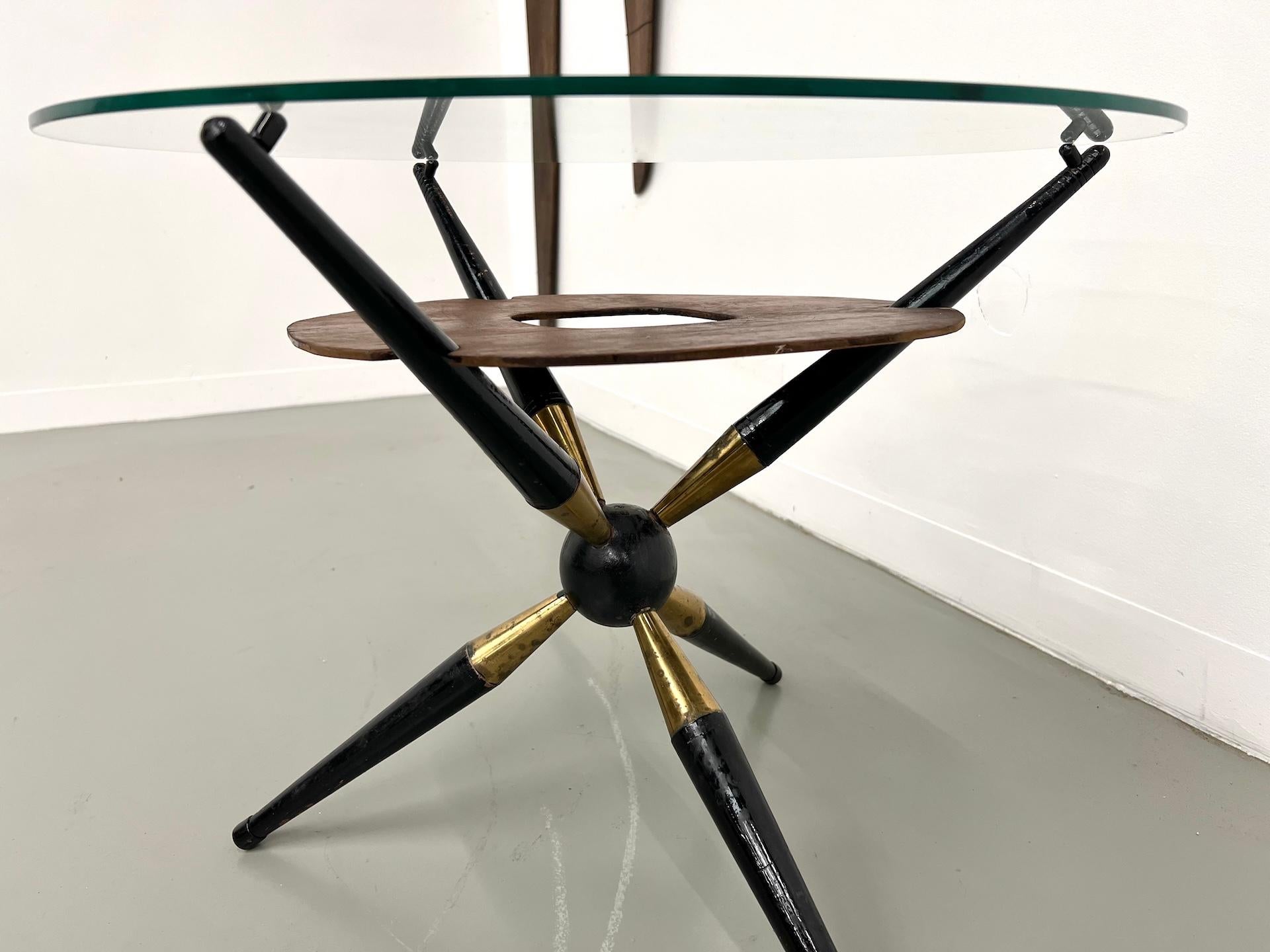 Mid-20th Century Italian modernist coffee table, 1950s. For Sale