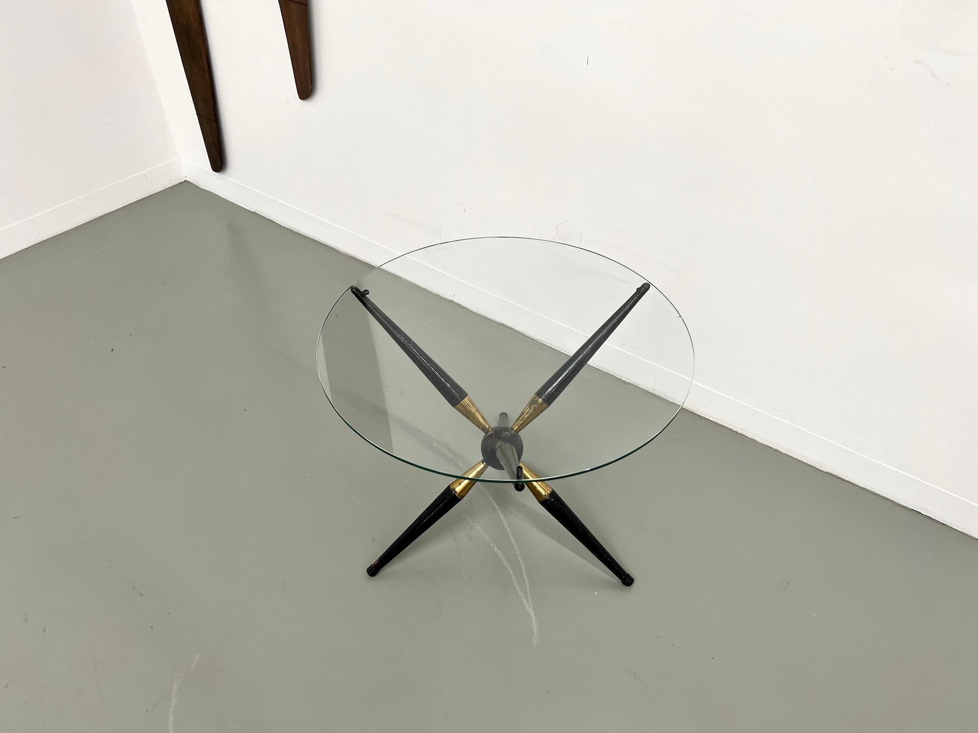 Italian modernist coffee table, 1950s. For Sale 2
