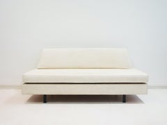 Italian Modernist Daybed with White Upholstery and Iron Frame