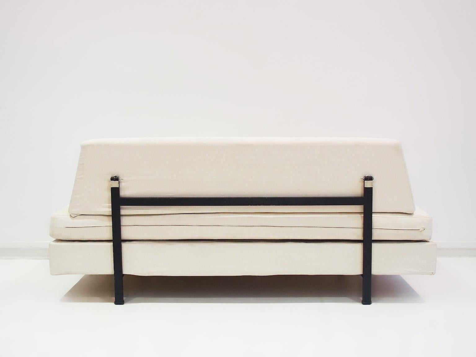 Fabric Italian Modernist Daybed with White Upholstery and Iron Frame For Sale