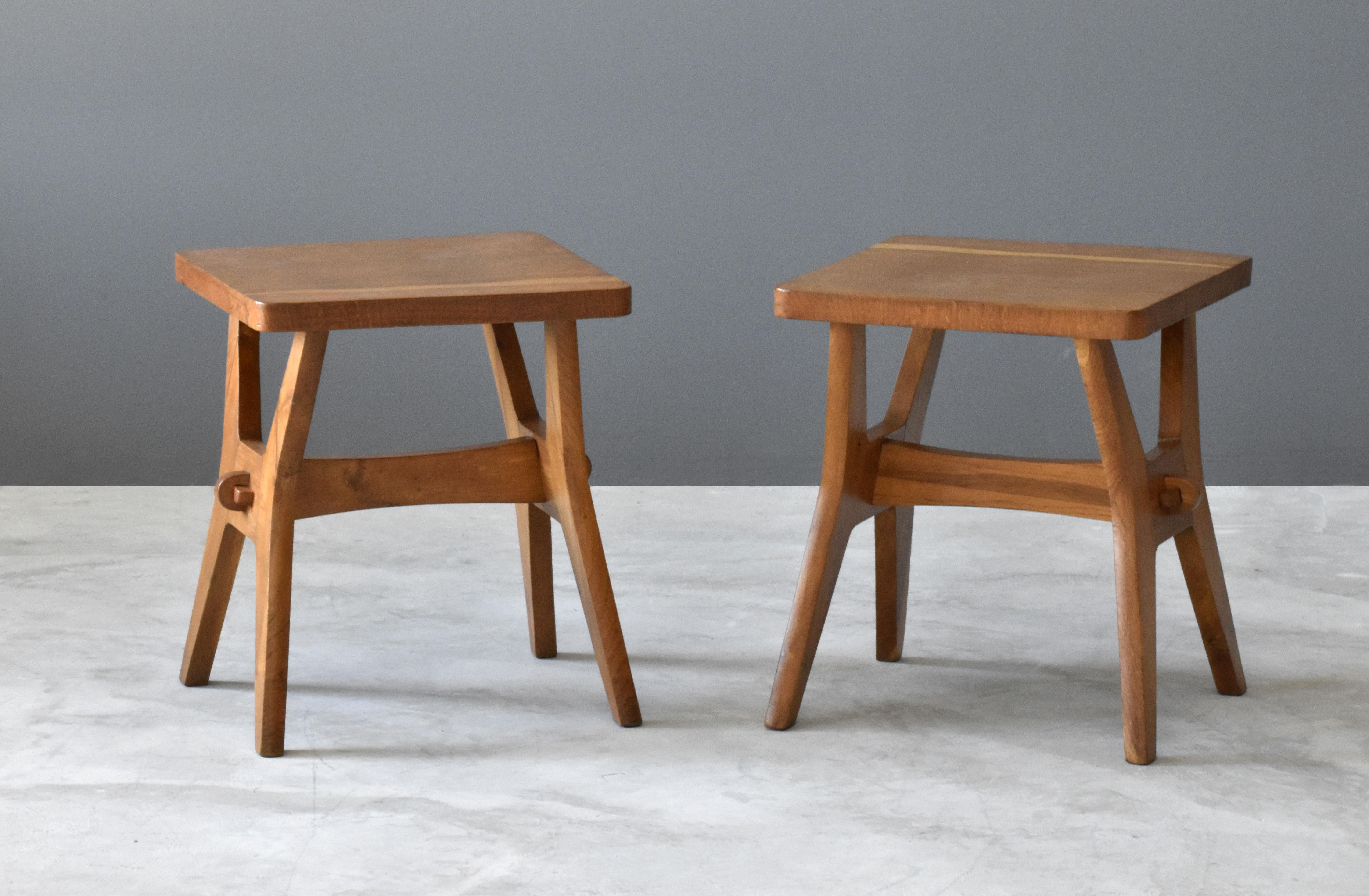 Italian modernist designer, Functionalist Oak stools, Italy, 1950s In Good Condition In High Point, NC