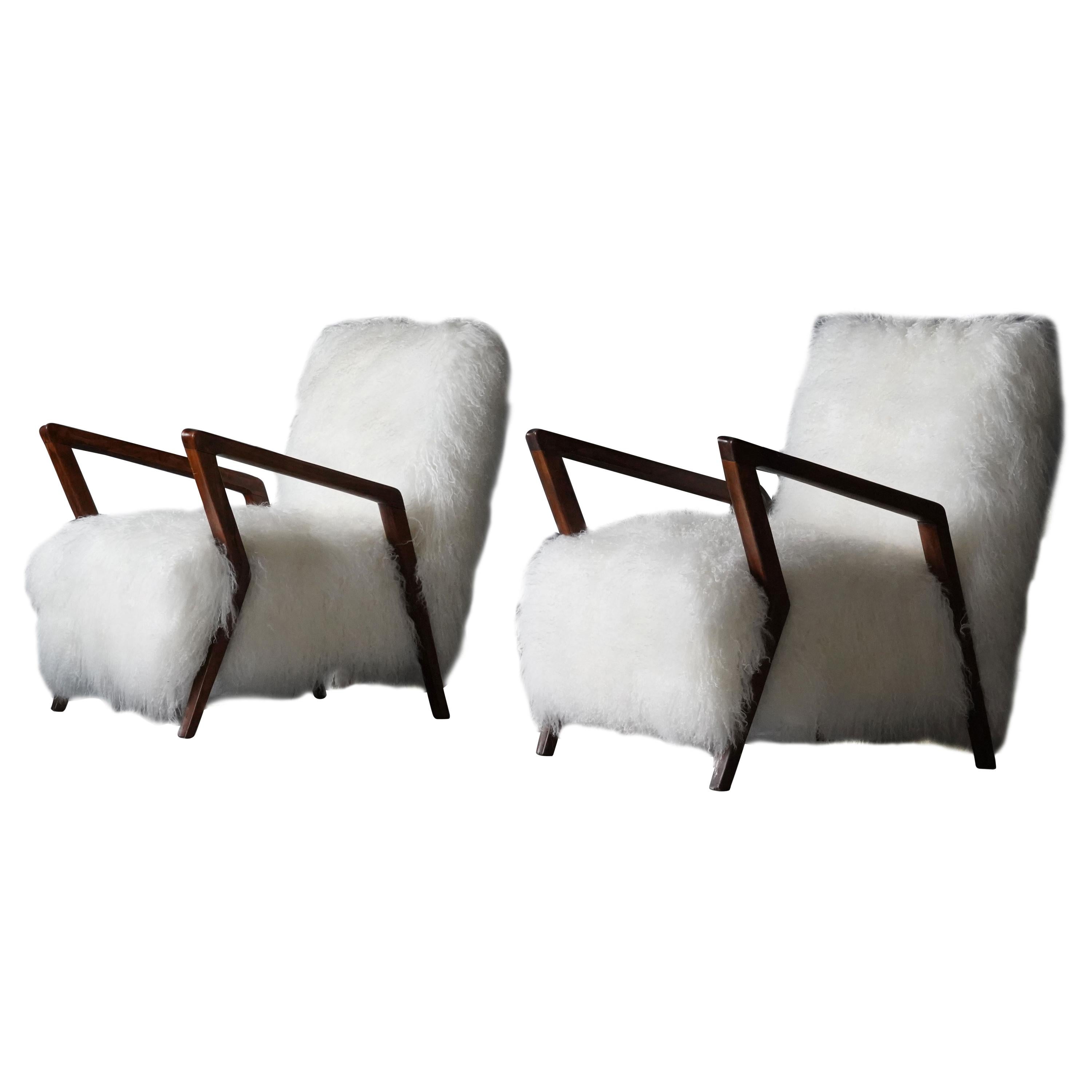 Italian Modernist Designer, Lounge Chairs, Walnut, White Sheepskin, Italy, 1950s