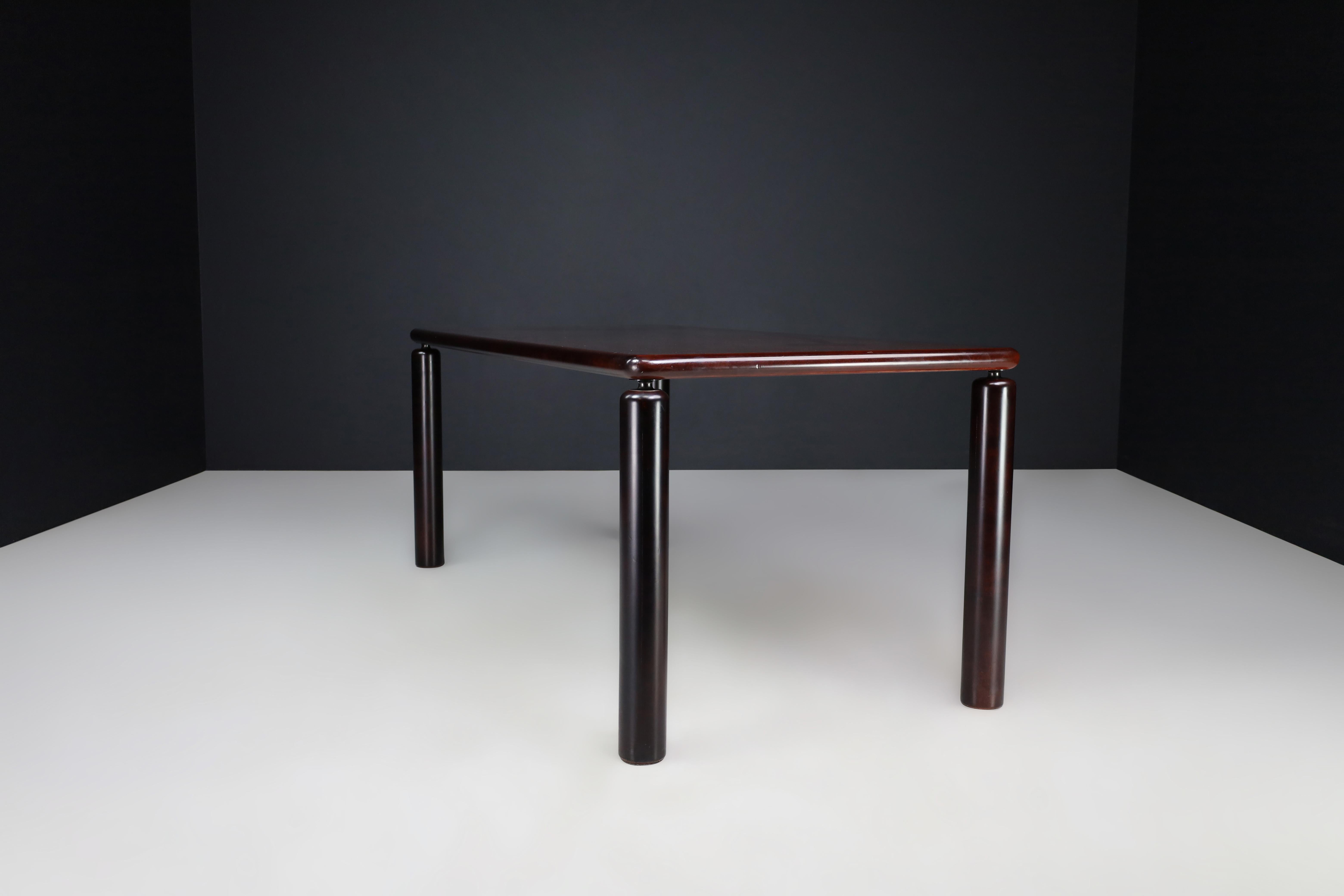 Métal Table de salle à manger moderniste italienne attribuée au style de Tobia Scarpa, années 1970 en vente