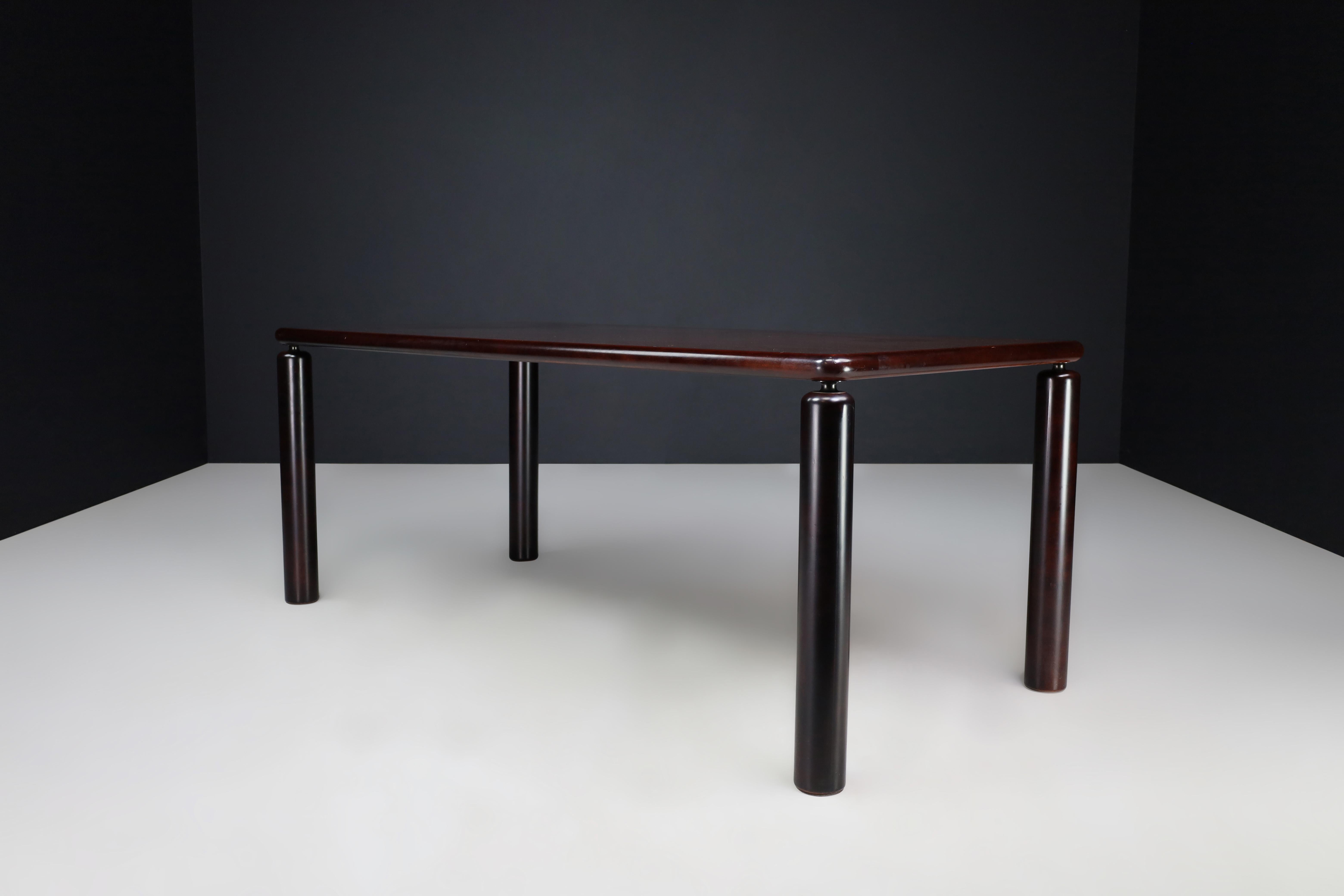 Table de salle à manger moderniste italienne attribuée au style de Tobia Scarpa, années 1970 en vente 1