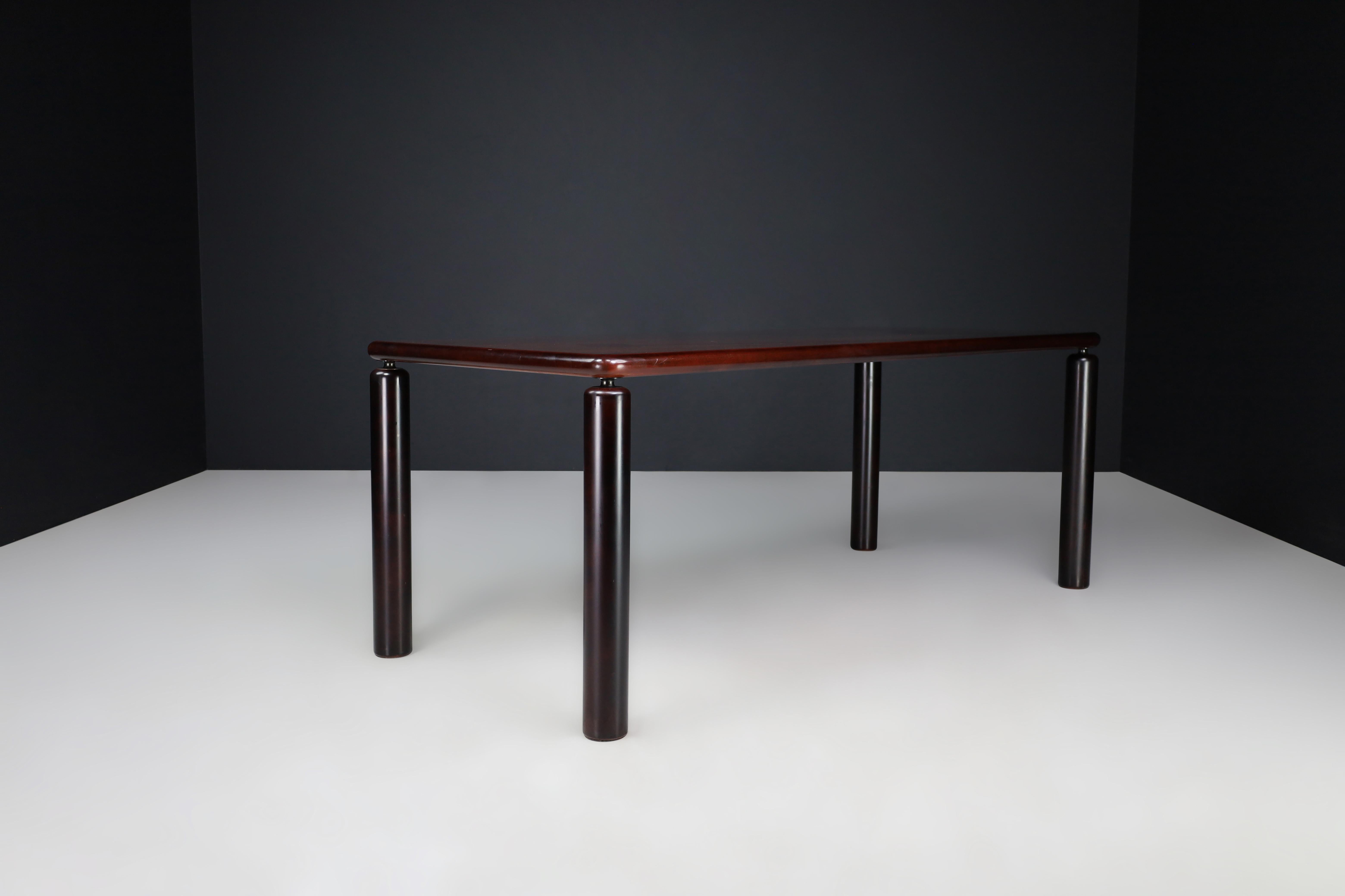 Table de salle à manger moderniste italienne attribuée au style de Tobia Scarpa, années 1970 en vente 2
