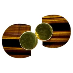 Italienische modernistische Ohrringe aus 18 Karat Gelbgold und Tiger-Eye 1 Zoll x 1 Zoll