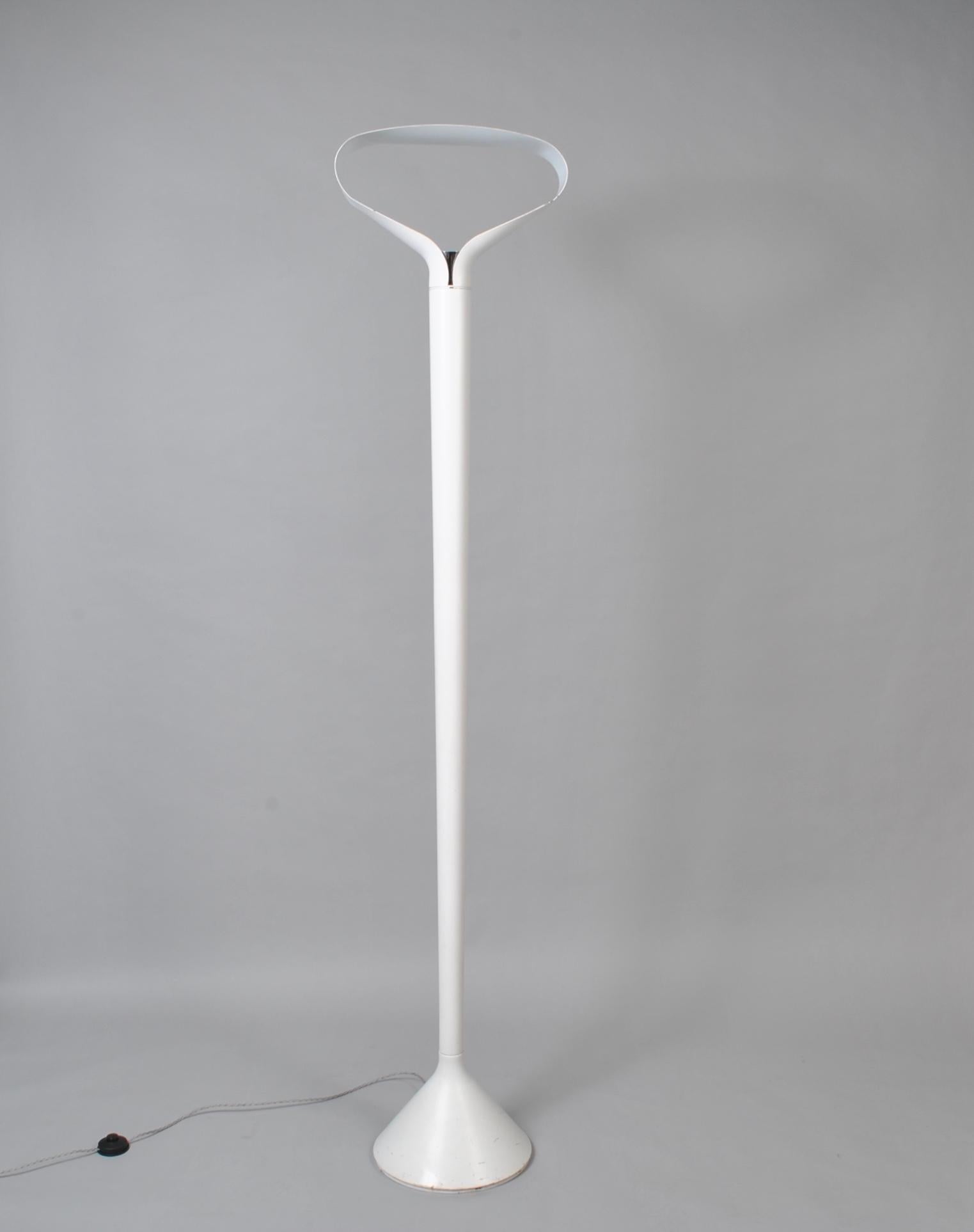 Italian Modernist Floor Lamp, 1970s In Good Condition For Sale In London, GB