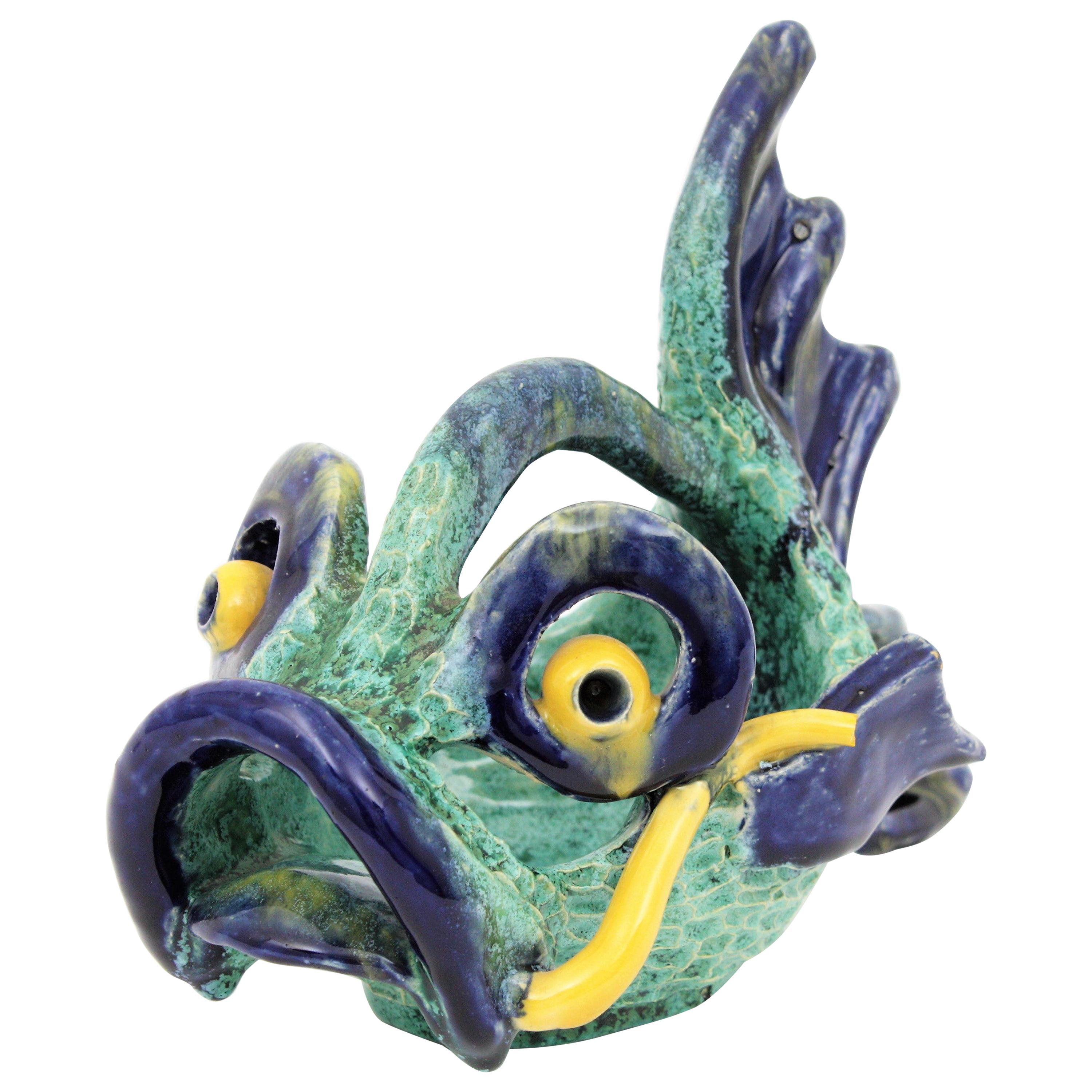 Funny glazed ceramic fish shaped bowl or vide-poche fish sculpture, Italy, 1950s.
This eye-catching fish figure sculpture / bowl has a beautiful design with yellow and navy blue accents on turquoise green / blue as the predominant color.
Lovely to