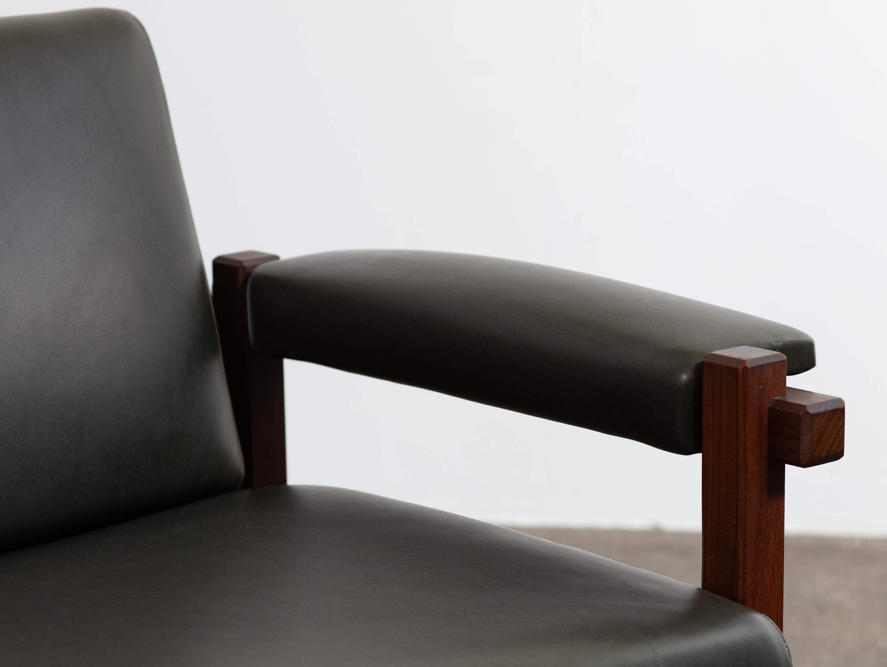 Italian Modernist 'Grazia' Walnut Lounge Chairs by Raffaella Crespi  For Sale 5