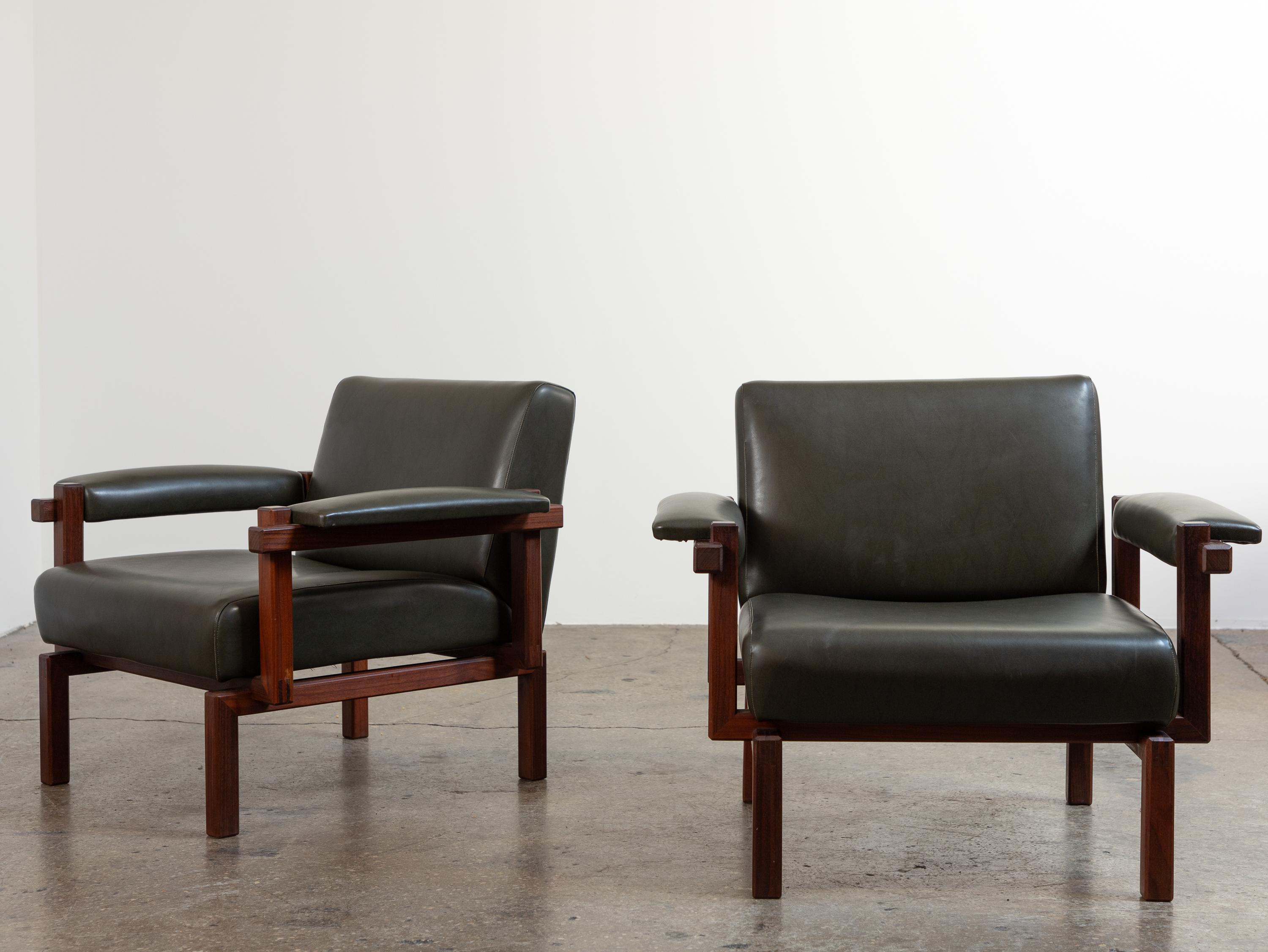Italian Modernist 'Grazia' Walnut Lounge Chairs by Raffaella Crespi  For Sale 7