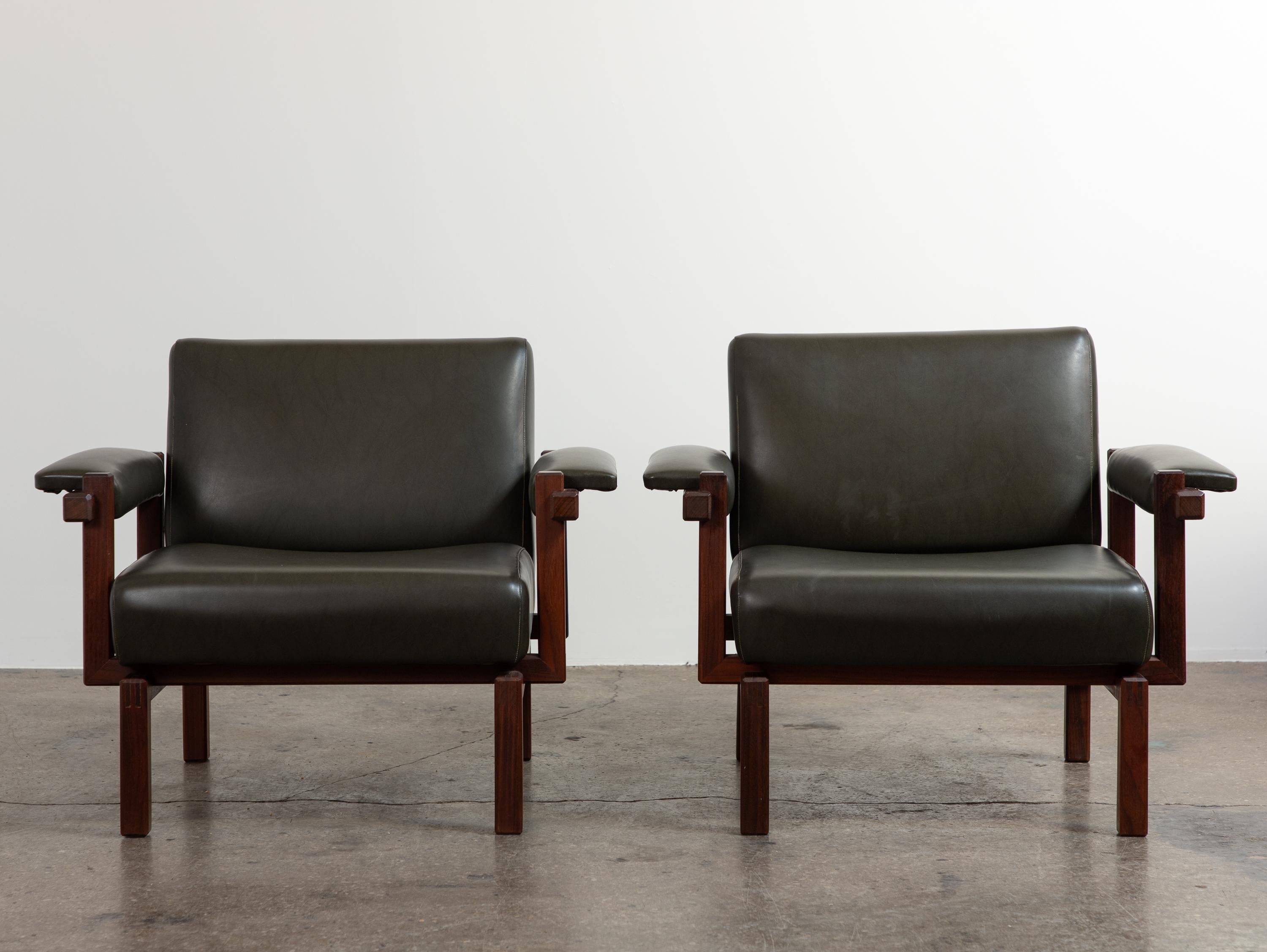20th Century Italian Modernist 'Grazia' Walnut Lounge Chairs by Raffaella Crespi  For Sale